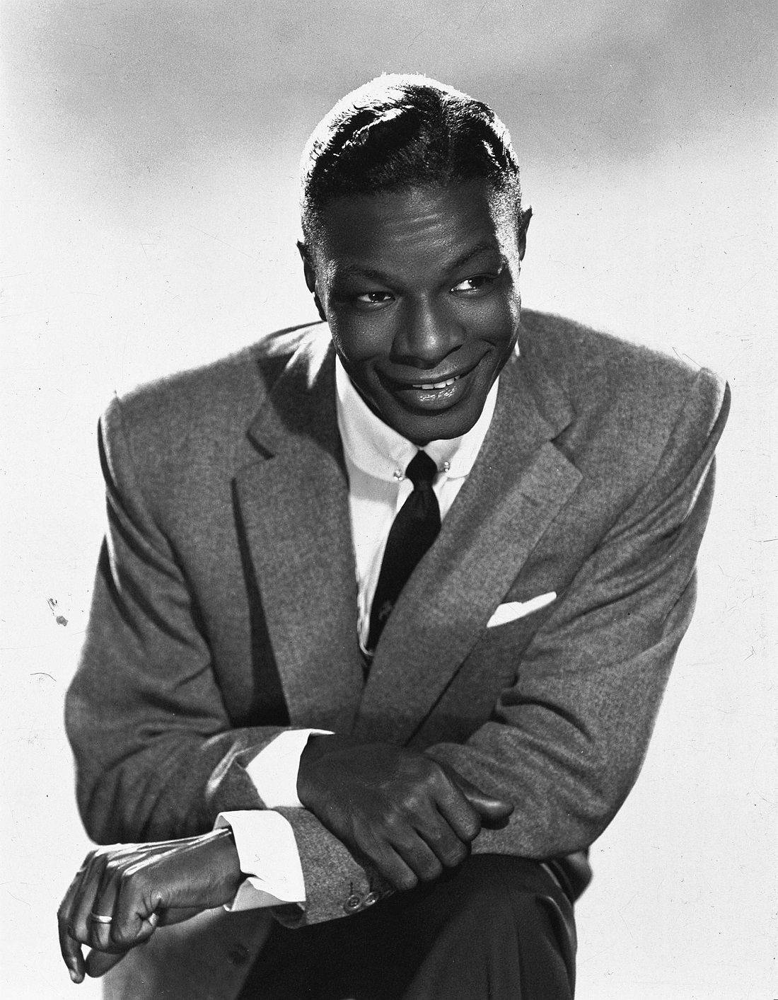 Nat King Cole, sharp suit, classic black and white studio portrait, HD Phone Wallpaper