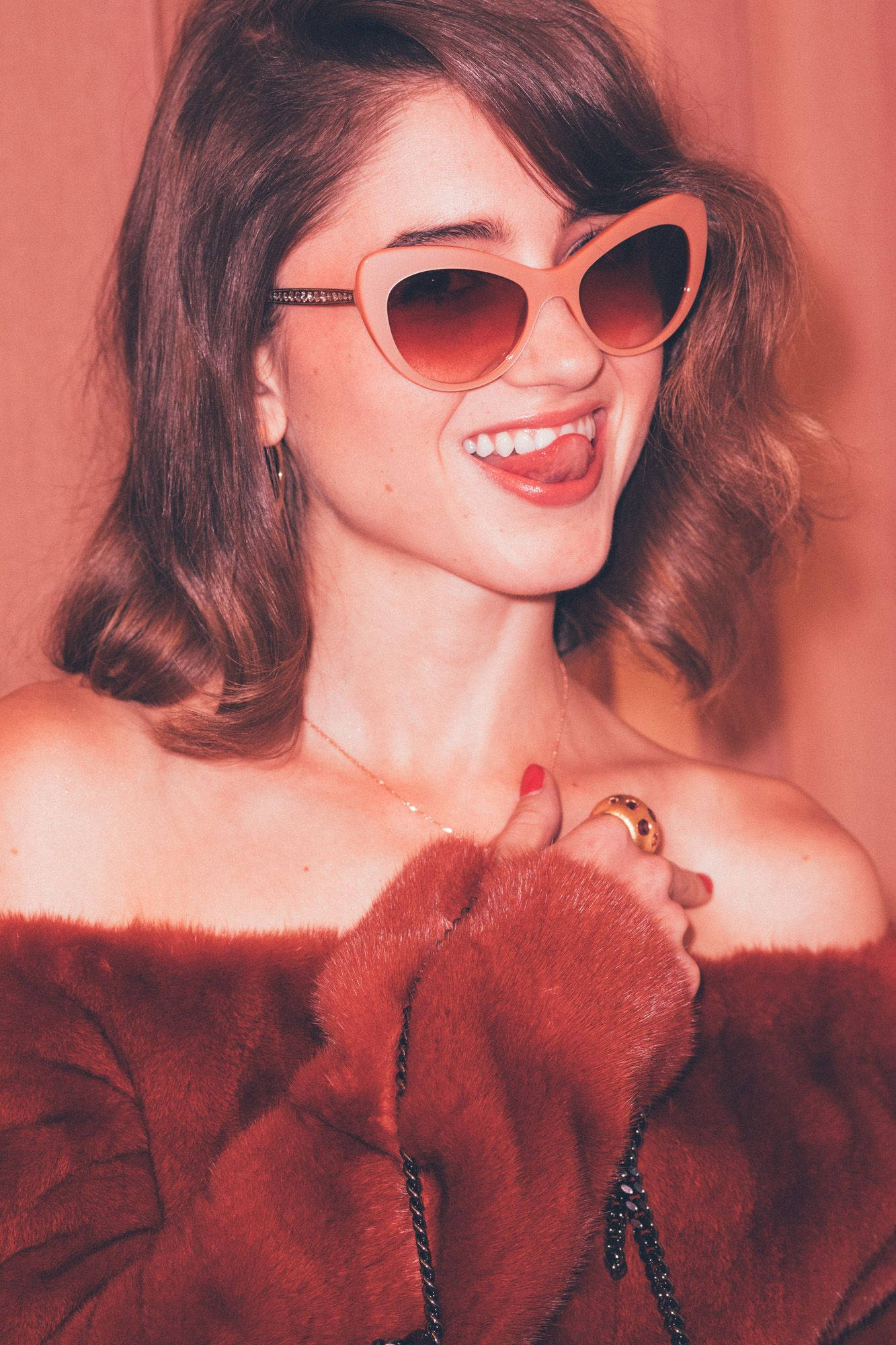 Natalia Dyer, cat-eye sunglasses, red fur off-shoulder top, Full HD Phone Wallpaper