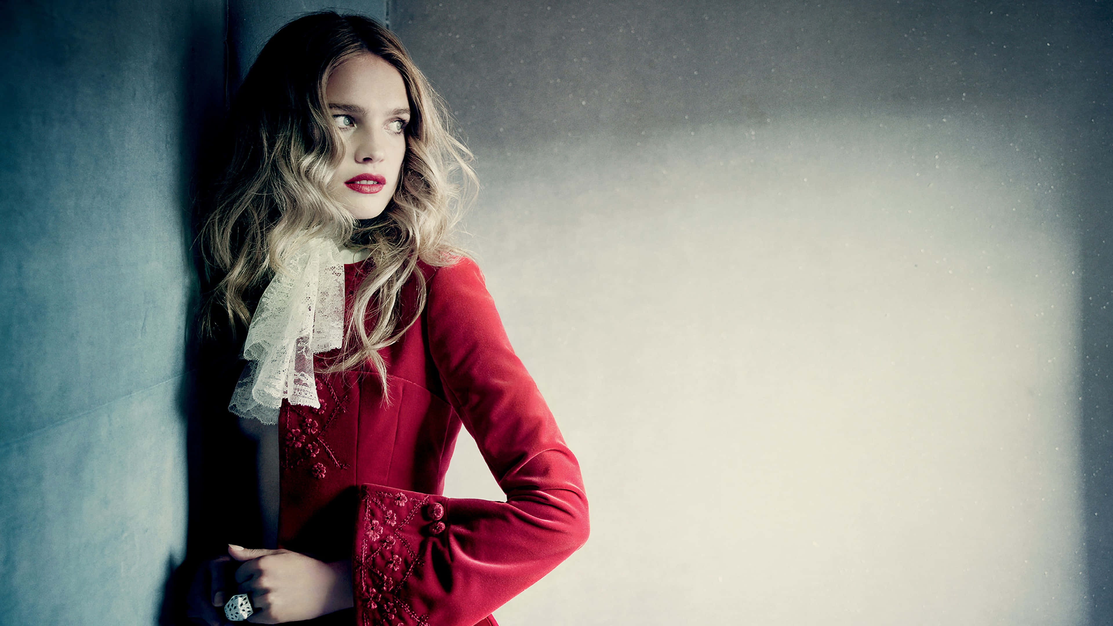 Natalia Vodianova, red velvet outfit, lace collar, 4K Desktop Wallpaper