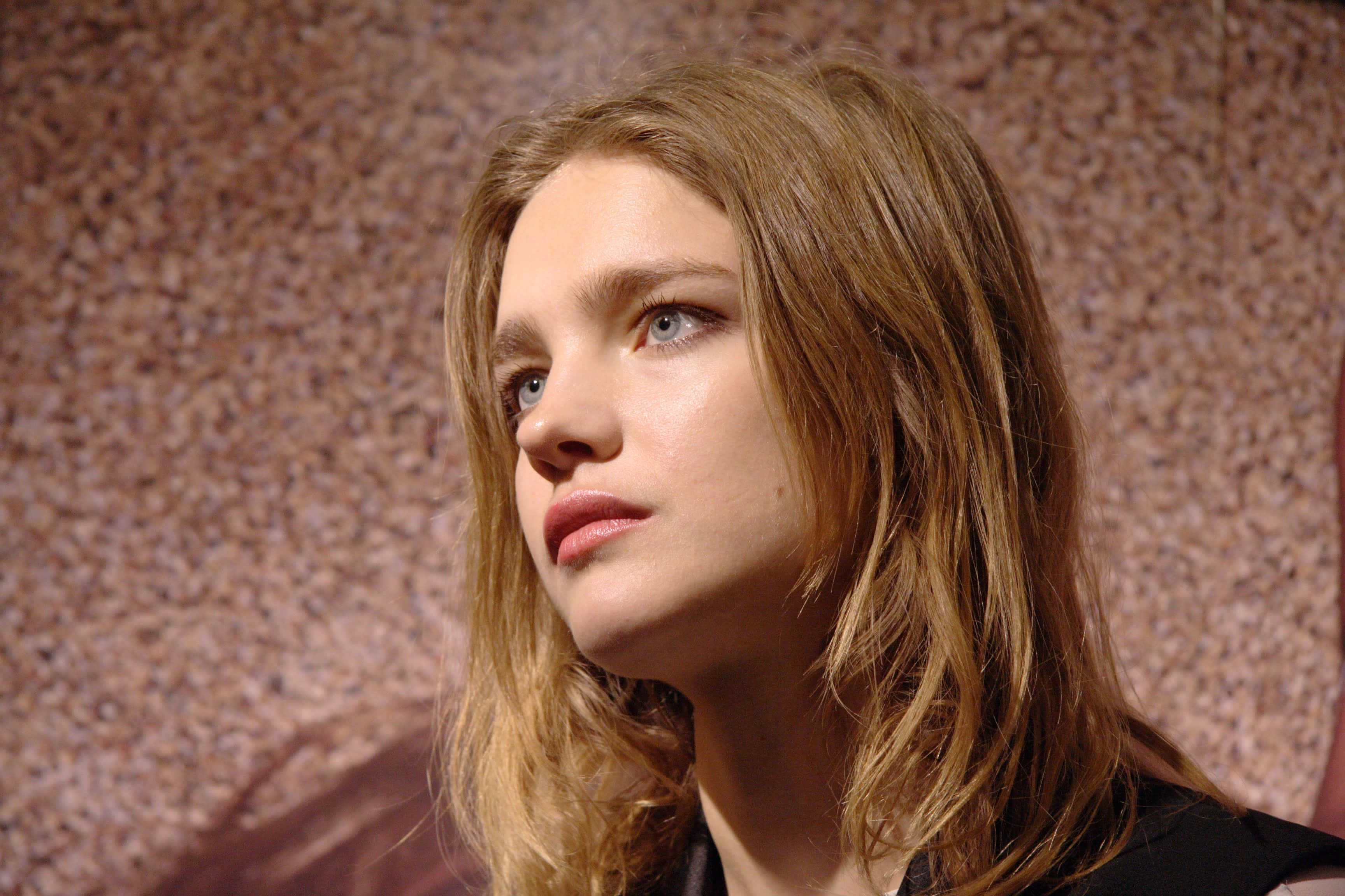 Natalia Vodianova, golden hair, blue eyes, 2K Desktop Wallpaper