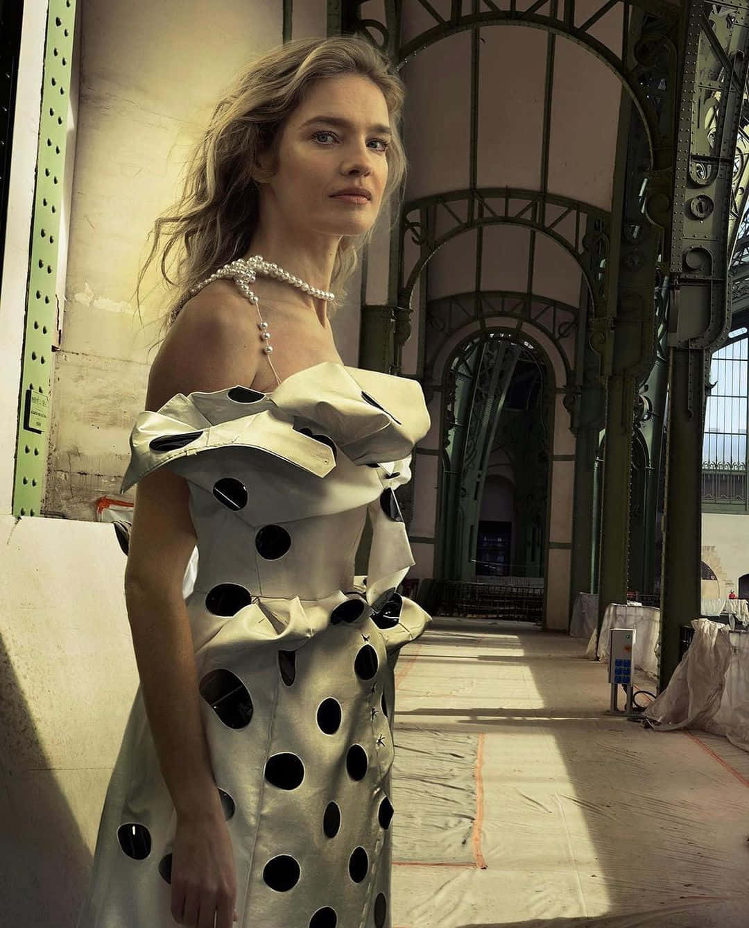 Natalia Vodianova, silver polka-dot dress, pearl necklace, HD Phone Wallpaper
