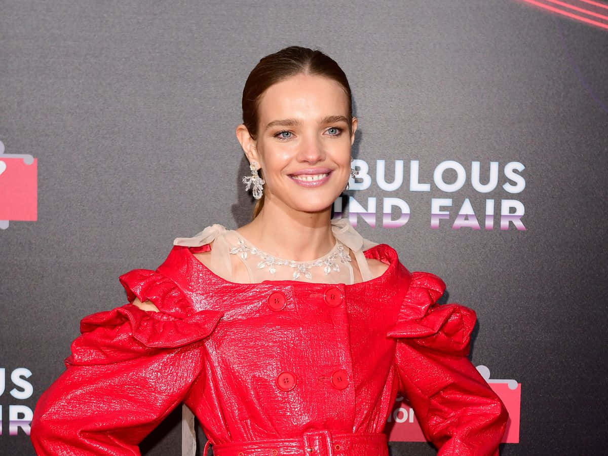 Natalia Vodianova, bold red textured dress, ruffled sleeves, SD Desktop Wallpaper