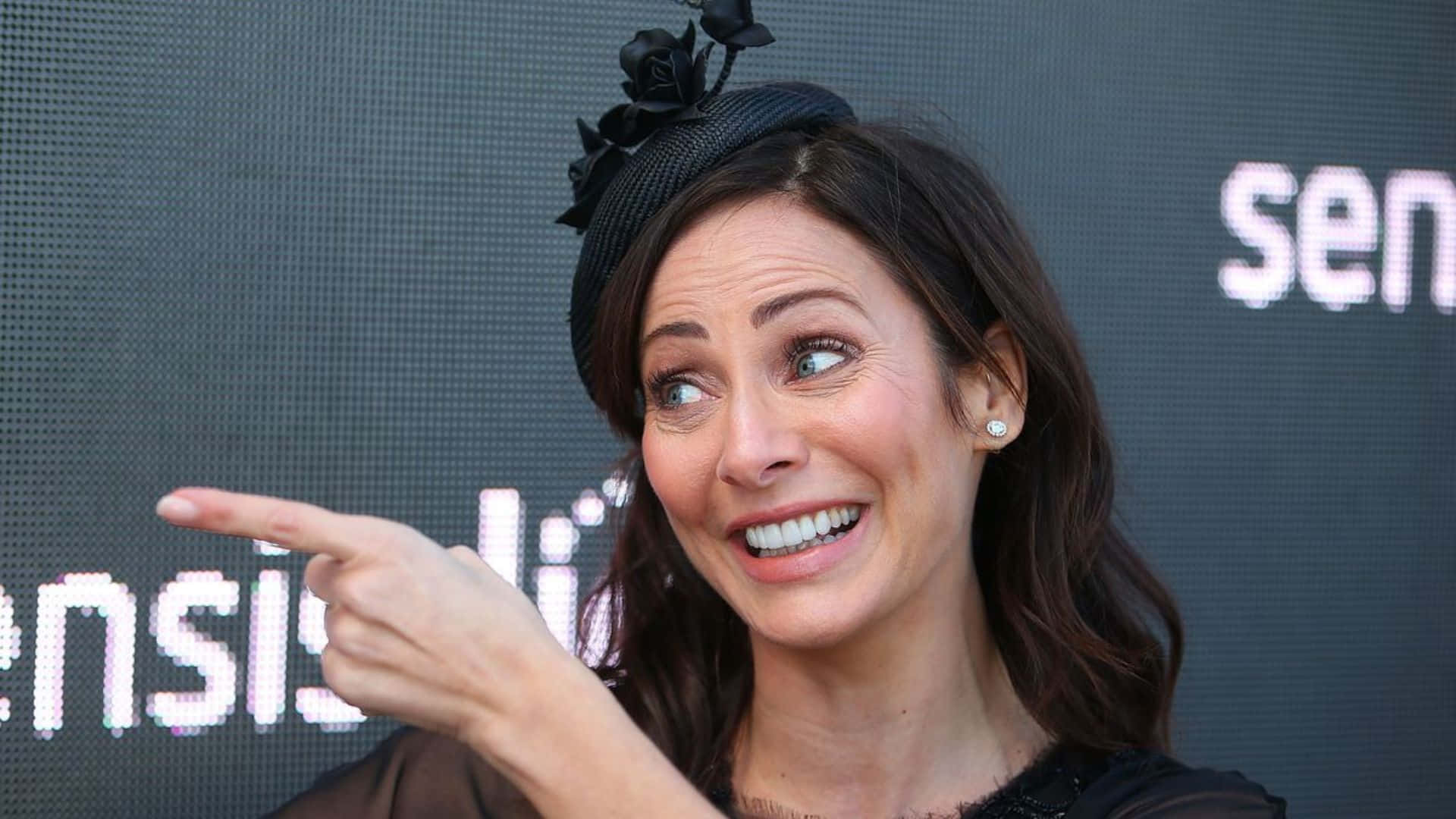 Natalie Imbruglia, dark hair, black floral headpiece, Full HD Desktop Wallpaper