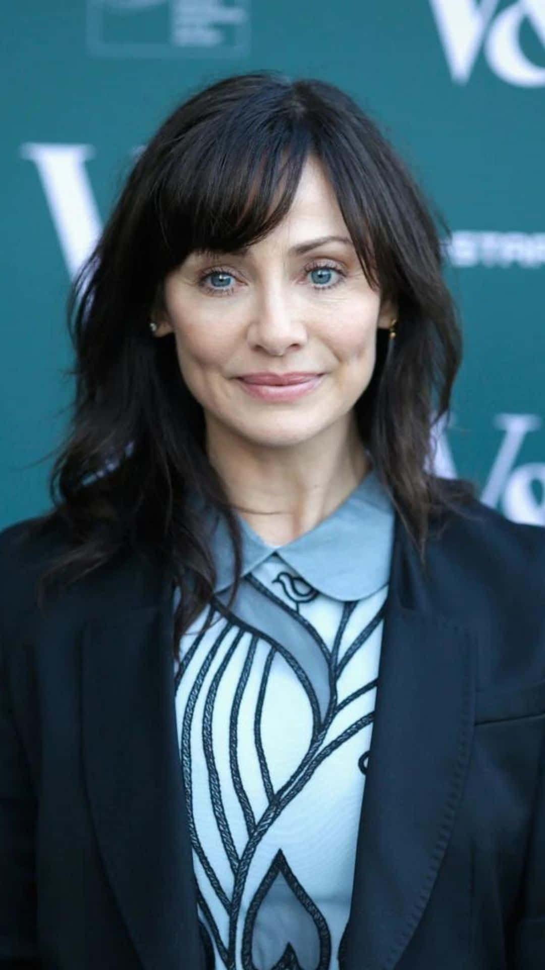 Natalie Imbruglia, black blazer, patterned blouse, Full HD Phone Wallpaper