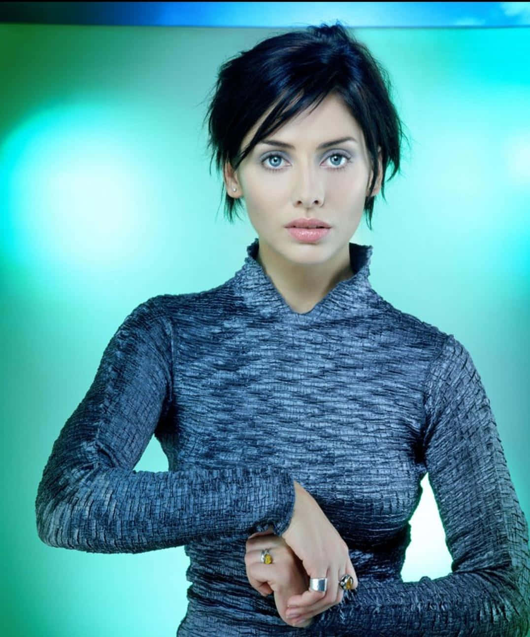 Natalie Imbruglia, blue backdrop, glowing teal gradient background, HD Phone Wallpaper