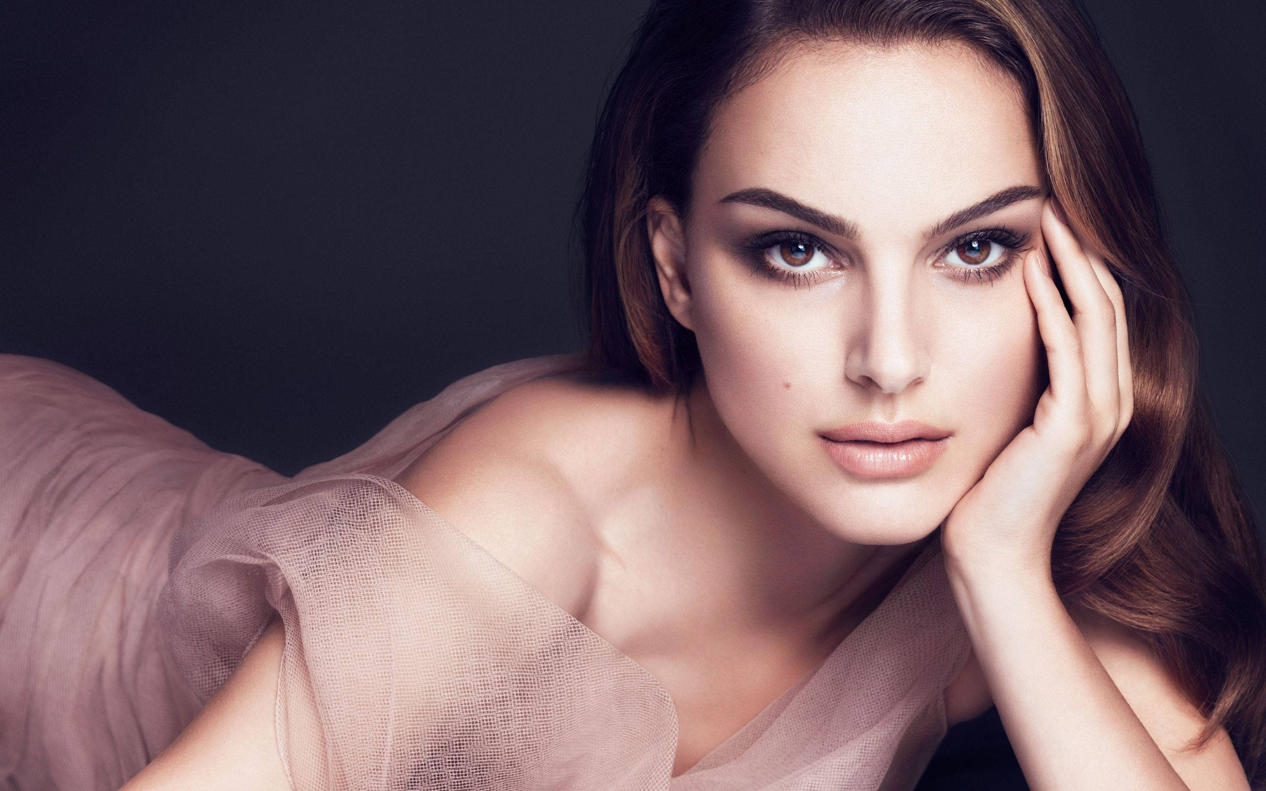 Natalie Portman, pink lace dress, sheer pink gown, 2K Desktop Wallpaper