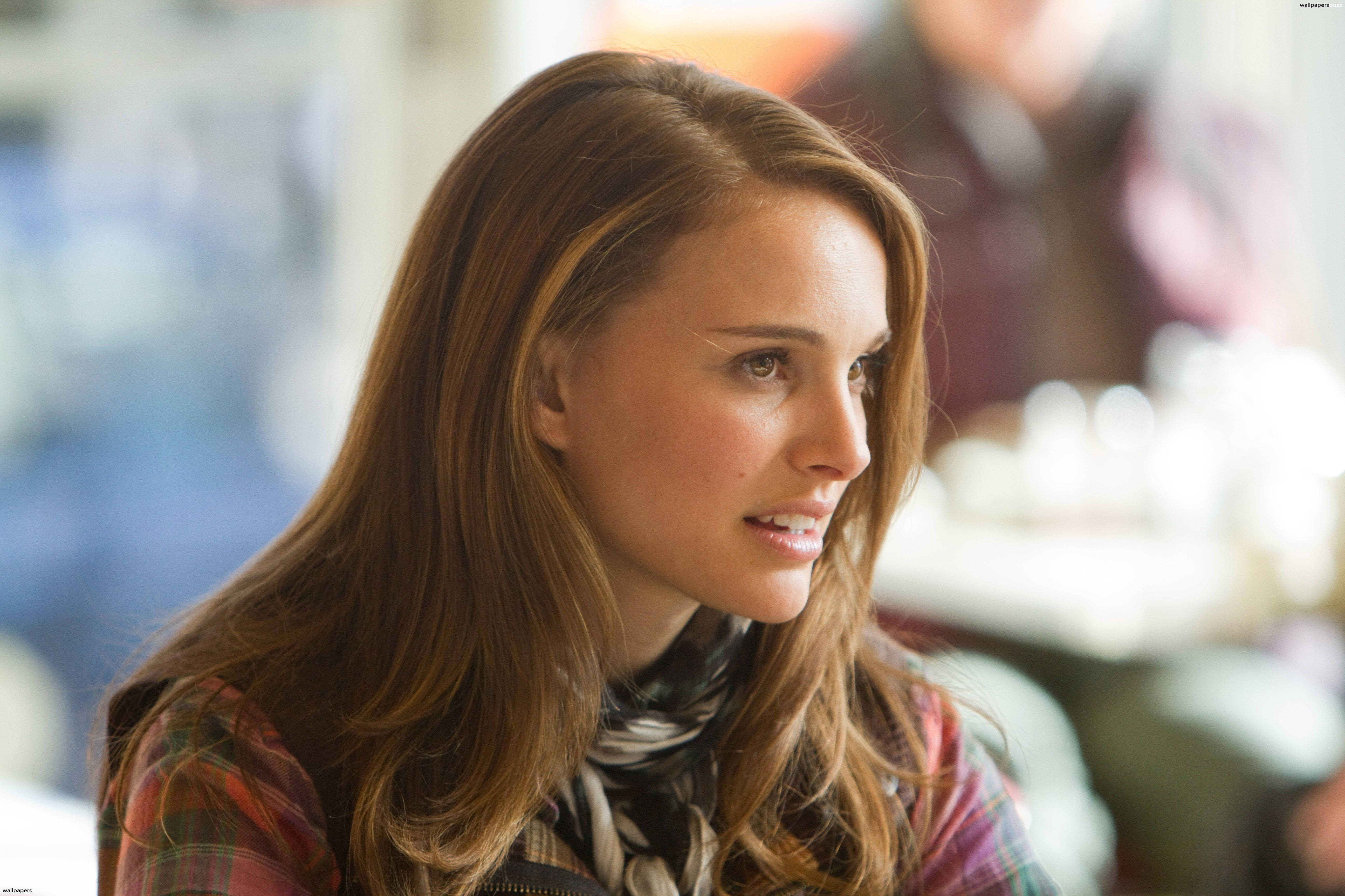 Natalie Portman, checkered long sleeve, long brown hair, 5K Desktop Wallpaper
