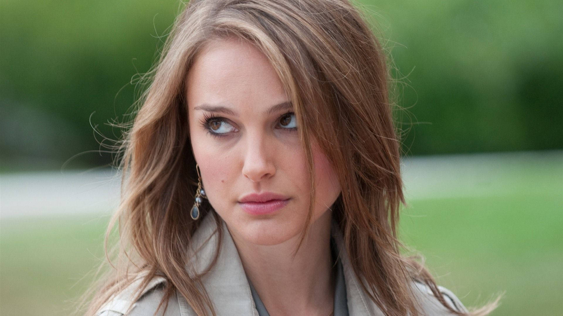 Natalie Portman, gray blazer, wavy brown hair, Full HD Desktop Wallpaper
