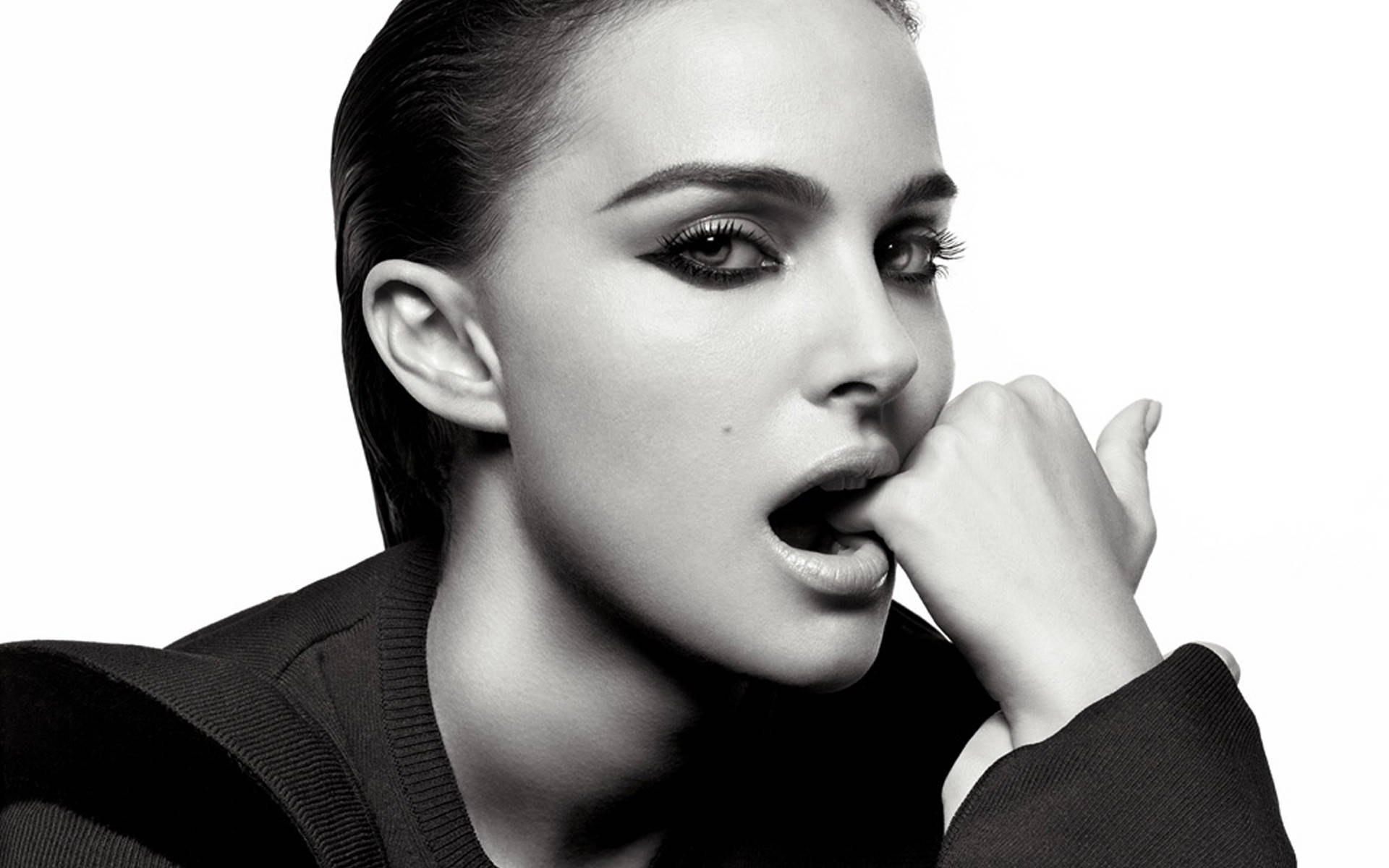 Natalie Portman, black and white portrait, bold makeup, Full HD Desktop Wallpaper