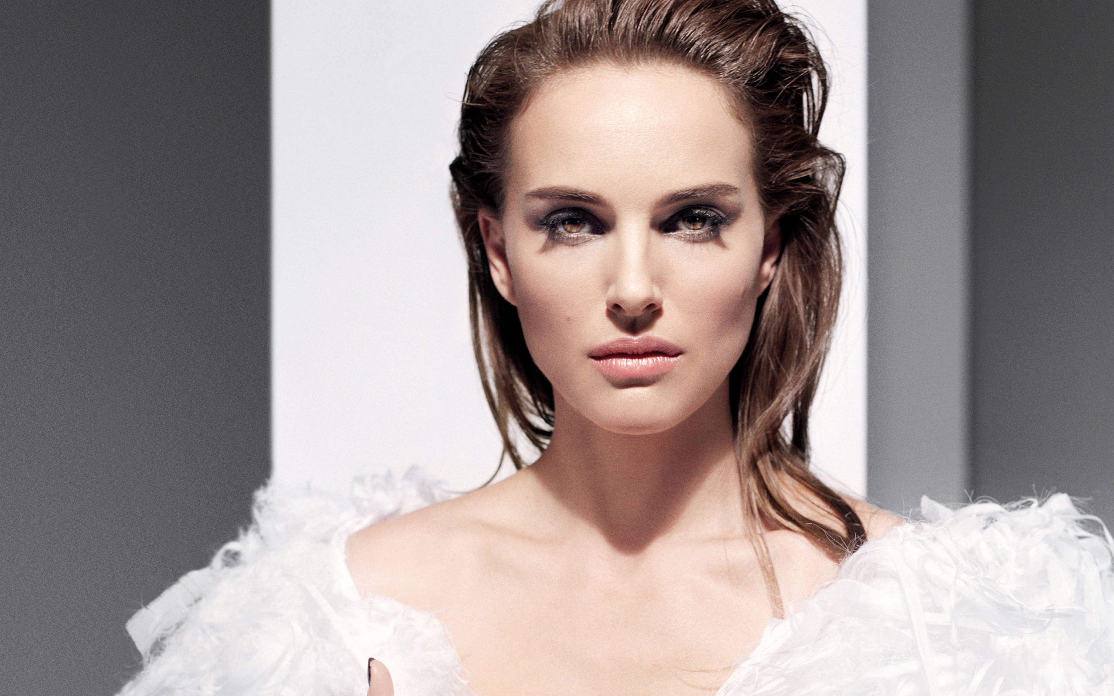 Natalie Portman, feathered dress, white ruffled shoulders, 4K Desktop Wallpaper