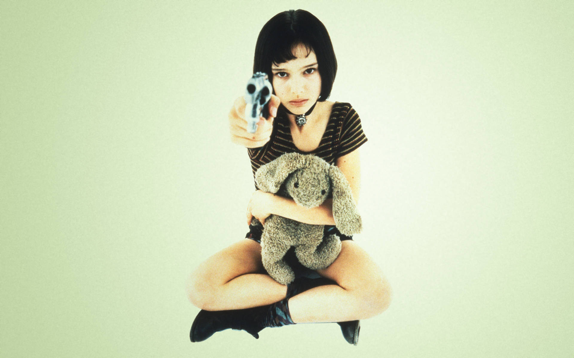 Natalie Portman, short dark hair, teddy bear, Full HD Desktop Wallpaper