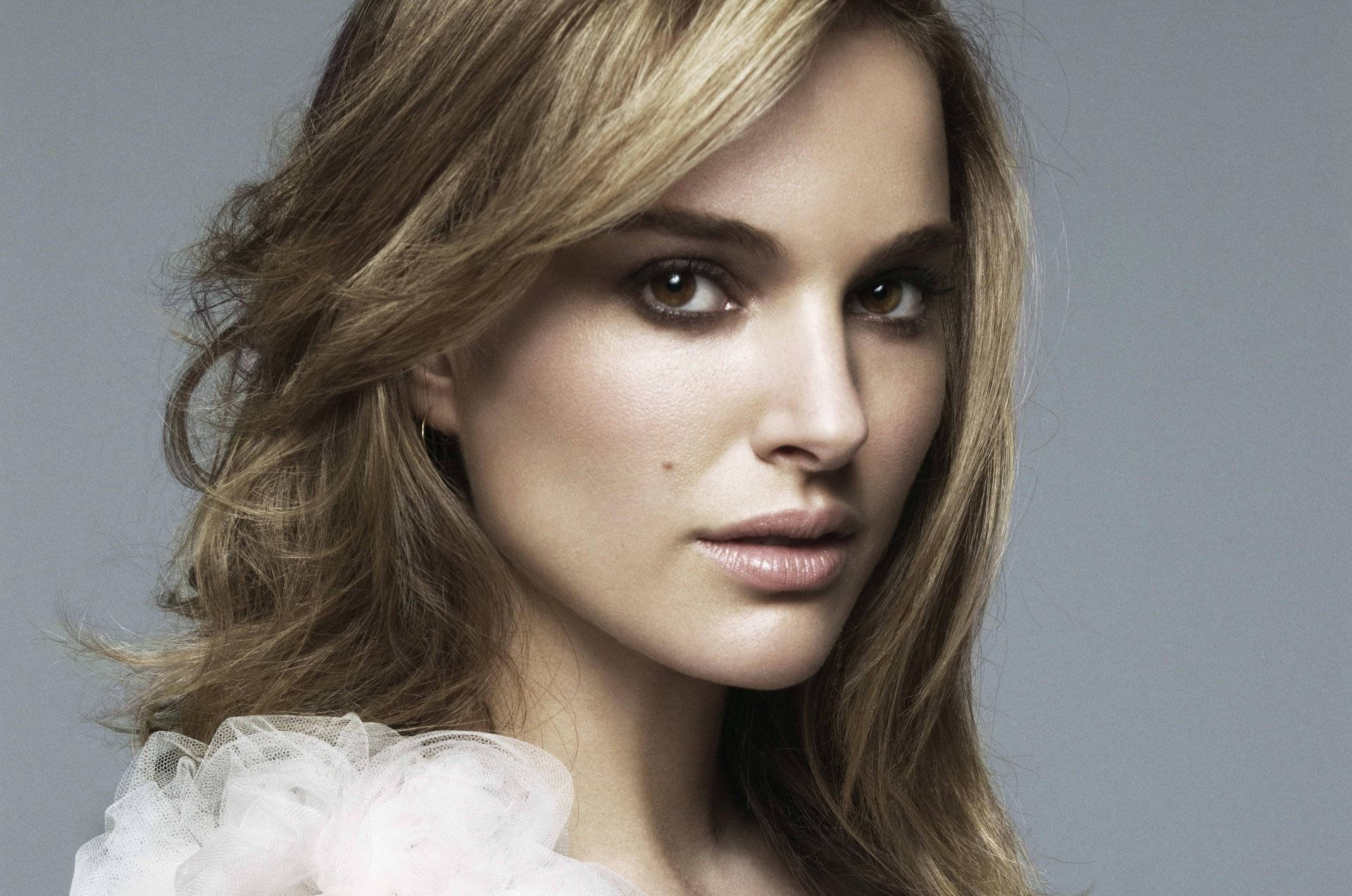 Natalie Portman, wavy blonde hair, soft makeup, Full HD Desktop Wallpaper