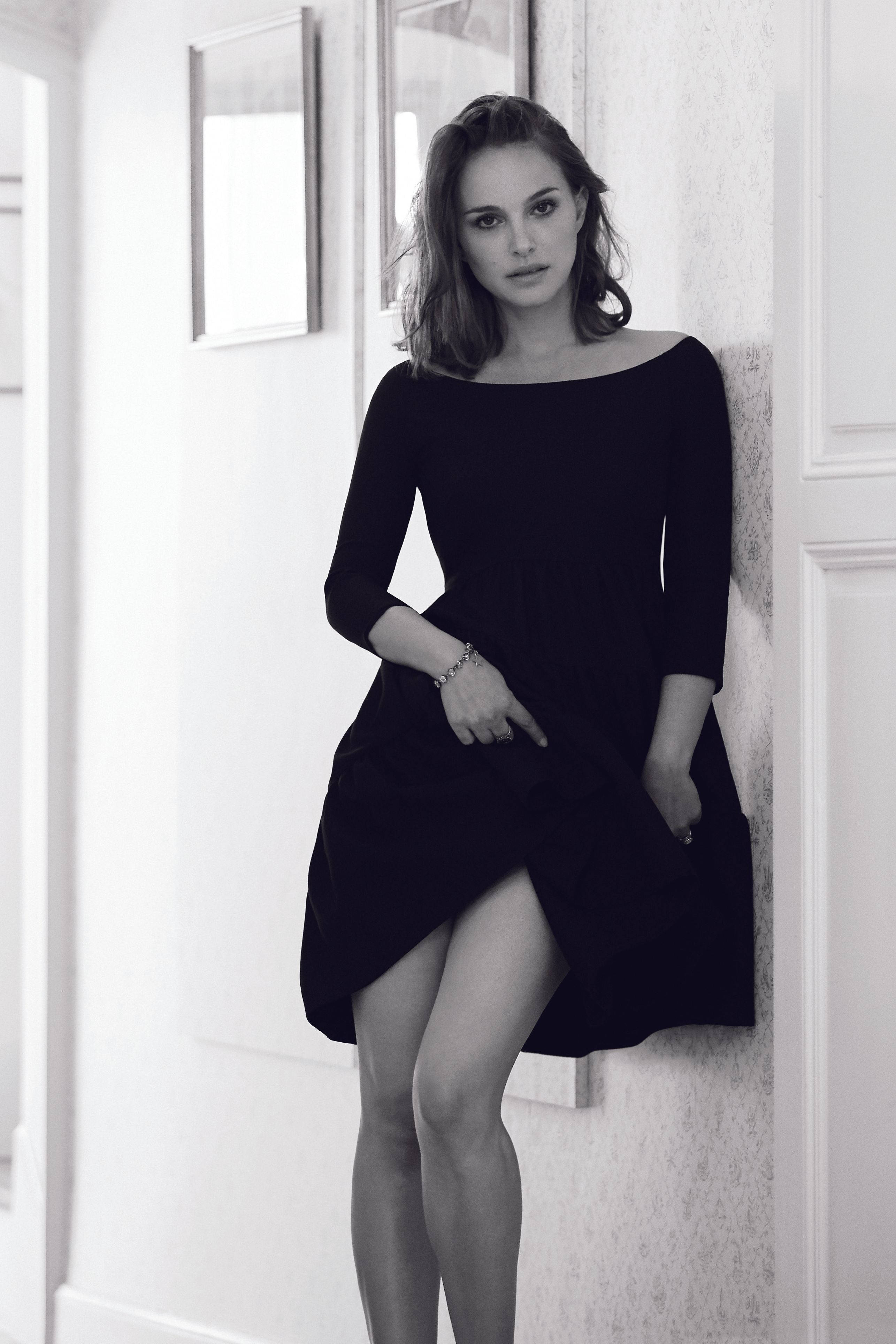 Natalie Portman, black dress, white wall, 4K Phone Wallpaper