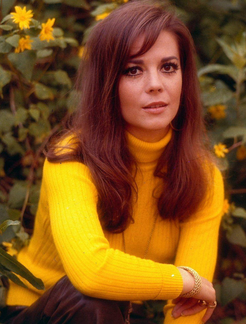 Natalie Wood, yellow daisies, bright yellow turtleneck sweater, HD Phone Wallpaper