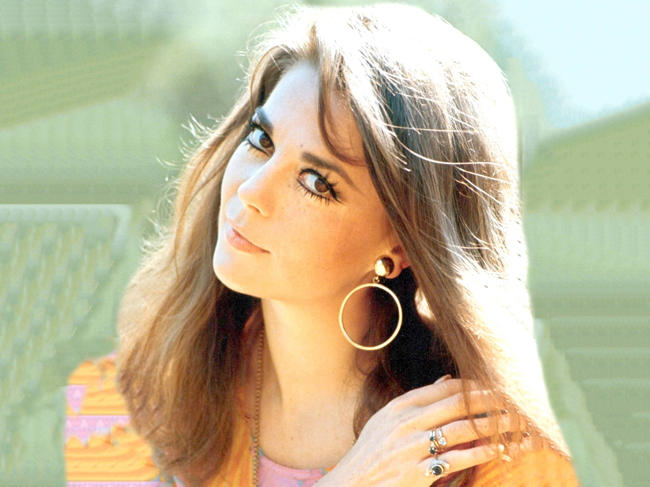 Natalie Wood, late 60s, long brown hair, 2K Desktop Wallpaper