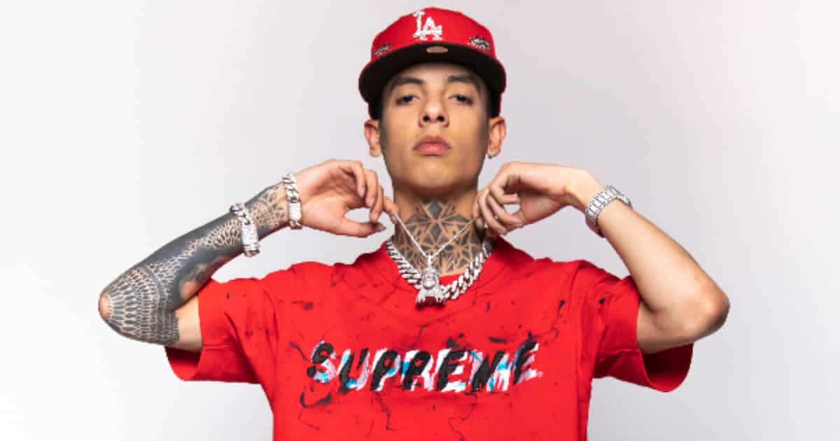 Natanael Cano, red Supreme shirt, LA cap, SD Desktop Wallpaper