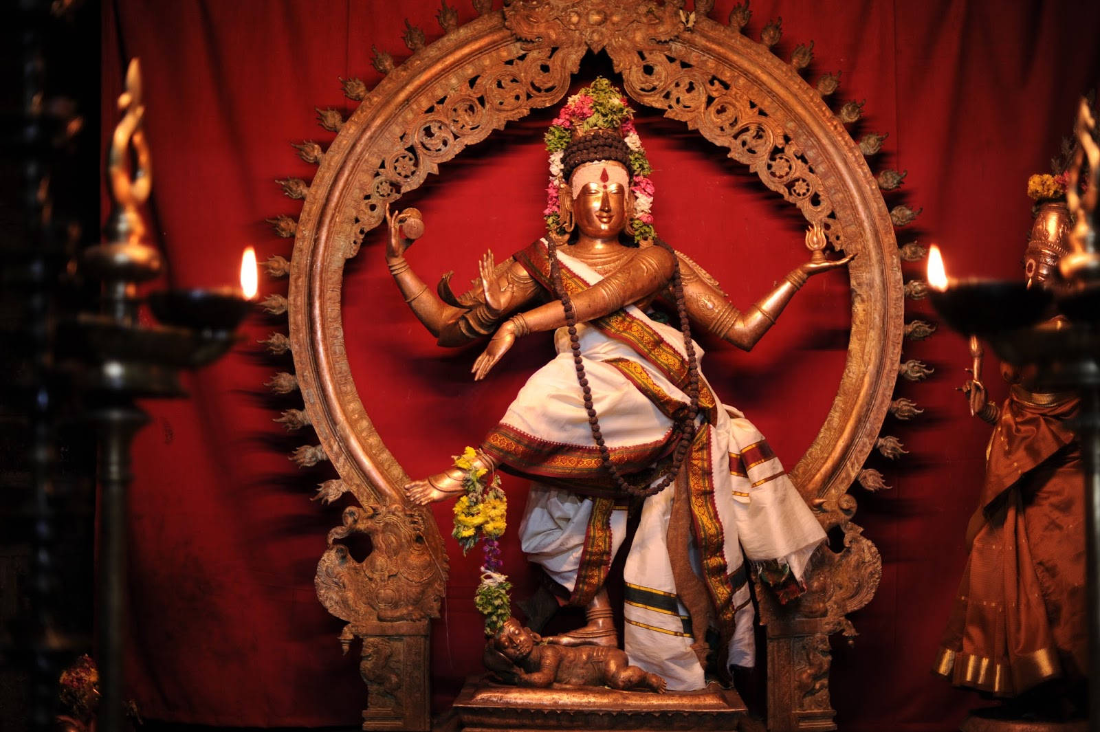 Nataraja, red temple, golden deity statue, HD Desktop Wallpaper