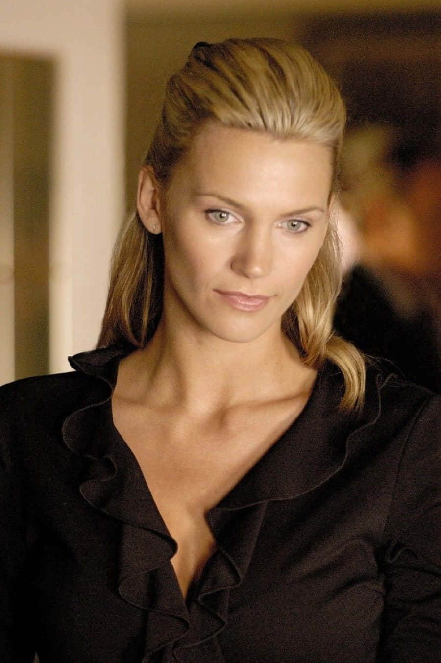 Natasha Henstridge, red carpet event, black ruffled blouse, HD Phone Wallpaper