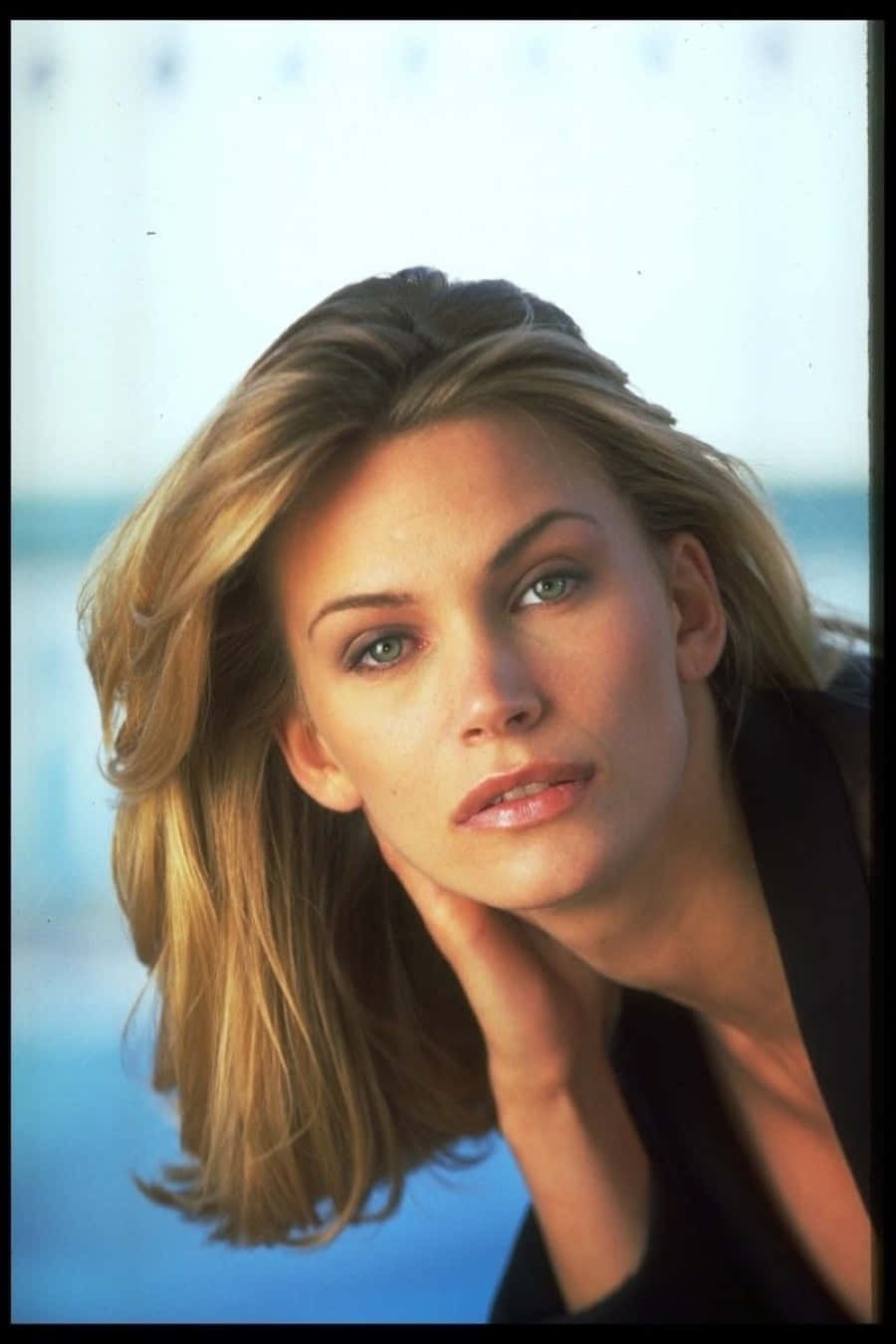 Natasha Henstridge, blonde hair, green eyes, HD Phone Wallpaper