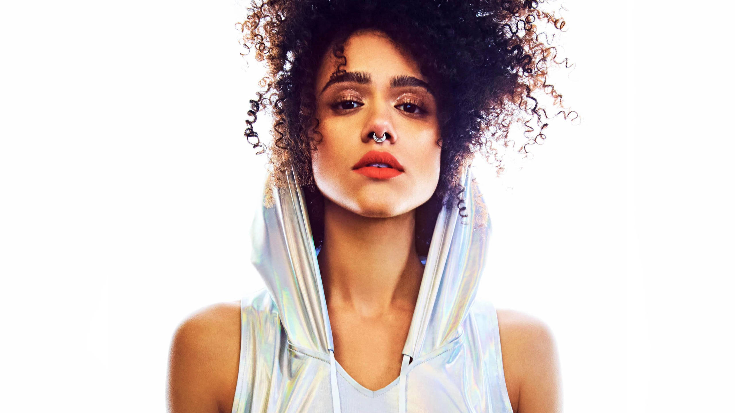 Nathalie Emmanuel, shiny silver hoodie, voluminous curly hair, 2K Desktop Wallpaper