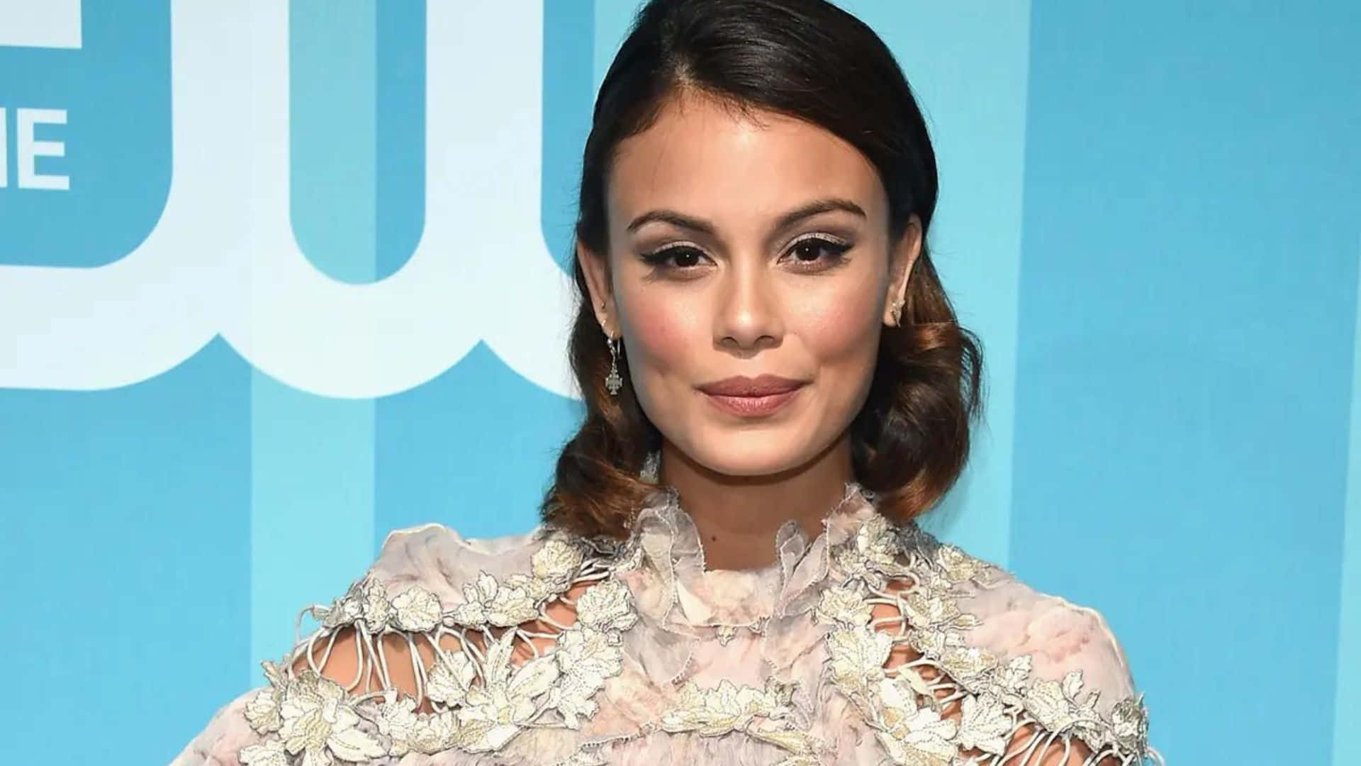 Nathalie Kelley, dark hair styled in soft waves, ornate floral lace dress, Full HD Desktop Wallpaper