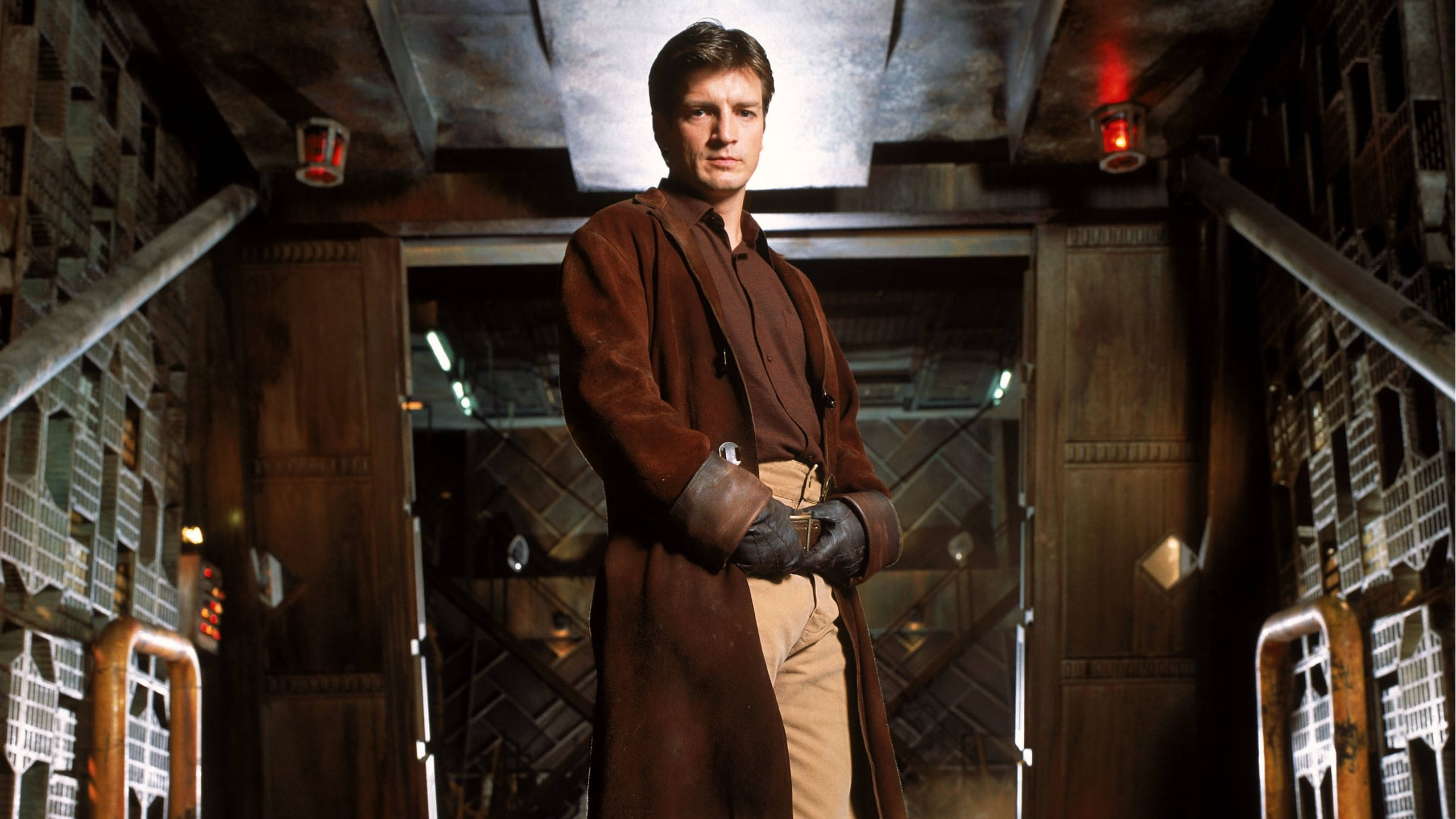 Nathan Fillion, gloves, belt, 2K Desktop Wallpaper
