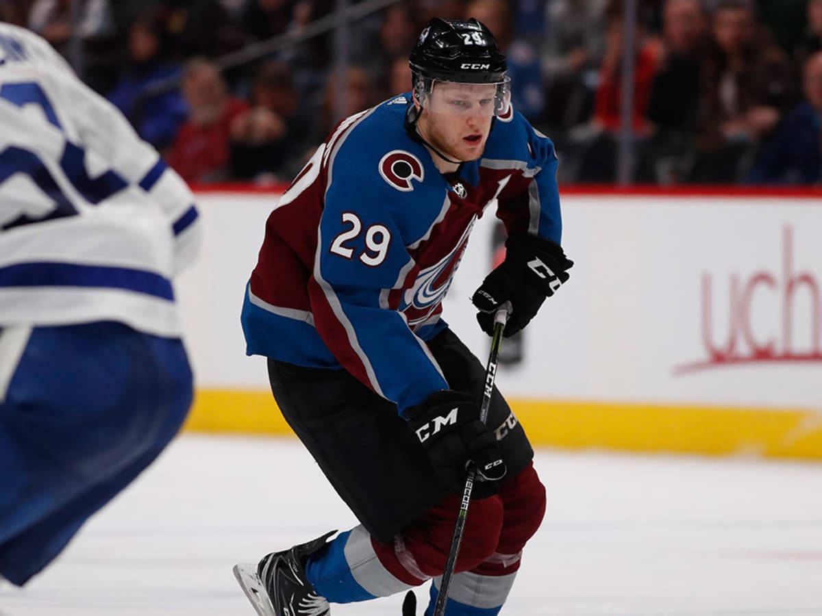 Nathan Mackinnon, blue and maroon jersey, number 29, SD Desktop Wallpaper