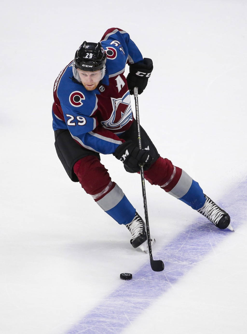 Nathan Mackinnon, blue and maroon jersey, puck, HD Phone Wallpaper