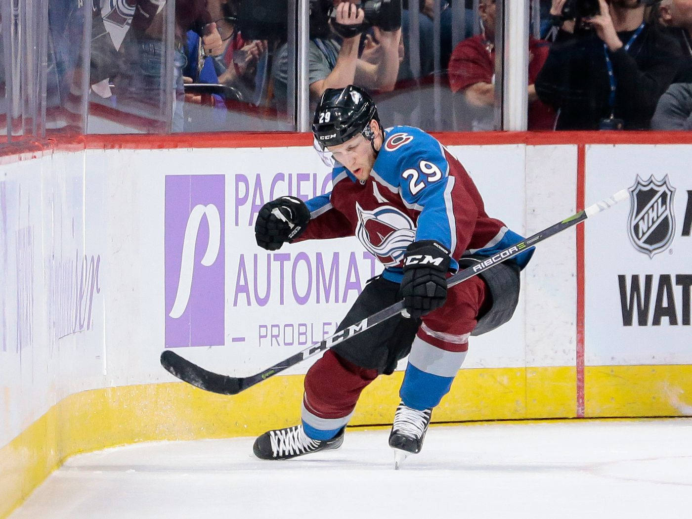 Nathan Mackinnon, blue and maroon uniform, skating, HD Desktop Wallpaper