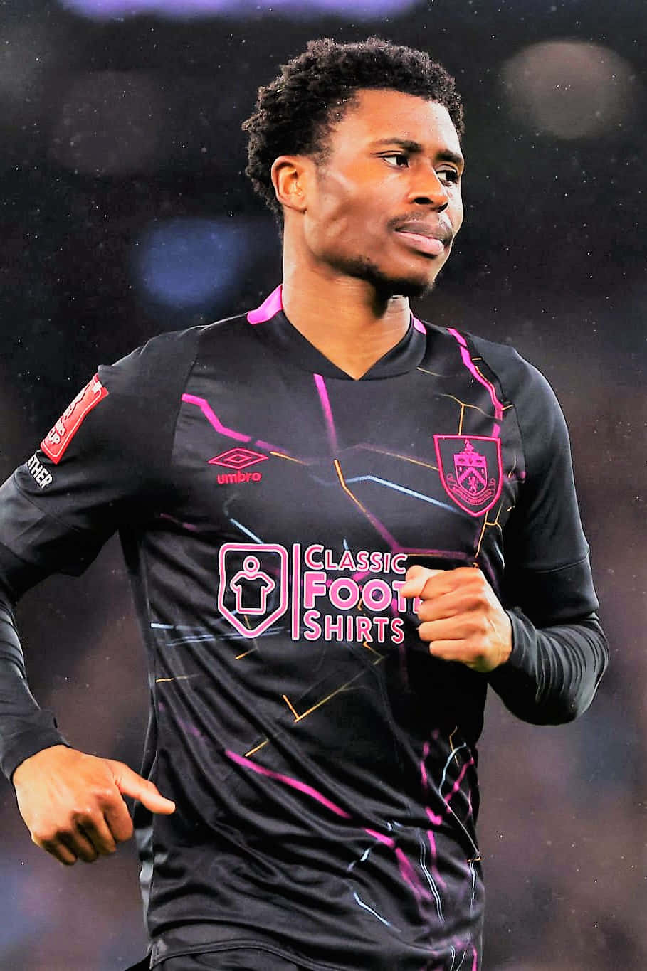 Nathan Tella, black and pink patterned jersey, stadium lights, HD Phone Wallpaper