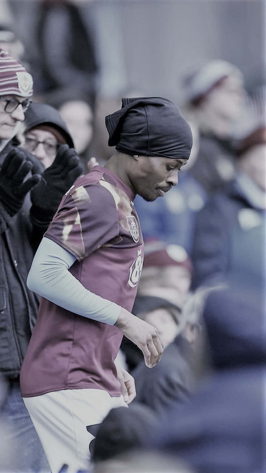 Nathan Tella, maroon jersey, black headwrap, HD Phone Wallpaper
