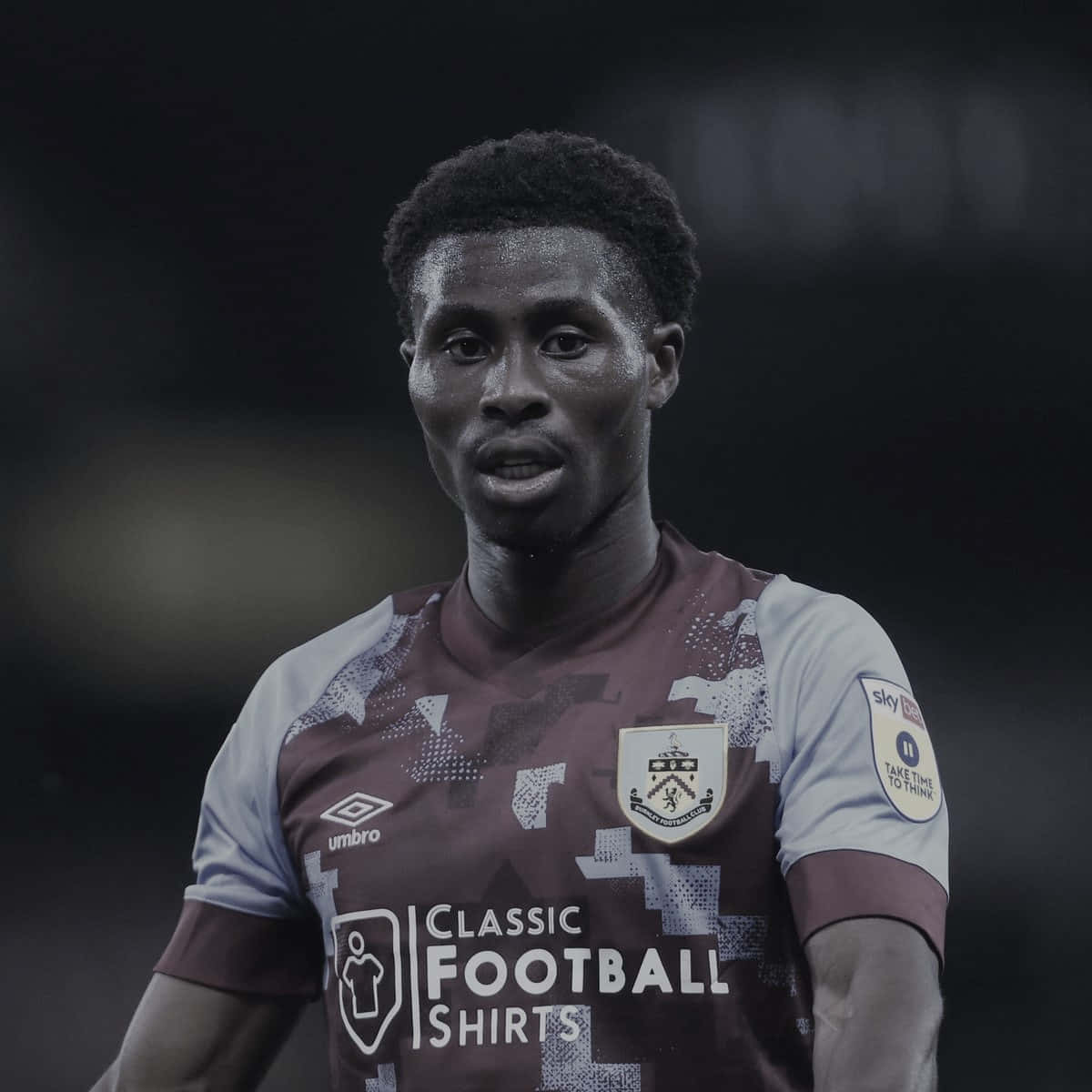 Nathan Tella, maroon and white patterned jersey, dark blurred stadium background, SD Desktop Wallpaper