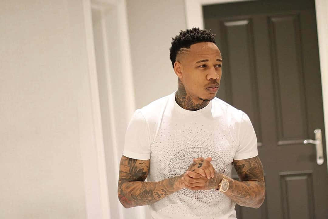 Nathaniel Clyne, white t-shirt, hands clasped, SD Desktop Wallpaper