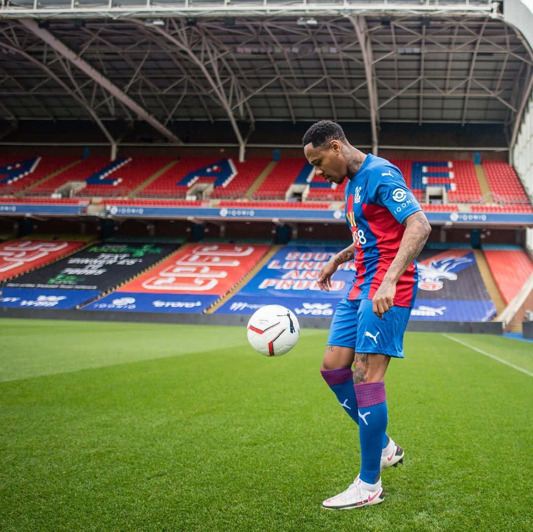 Nathaniel Clyne, blue and red kit, white ball, SD Desktop Wallpaper