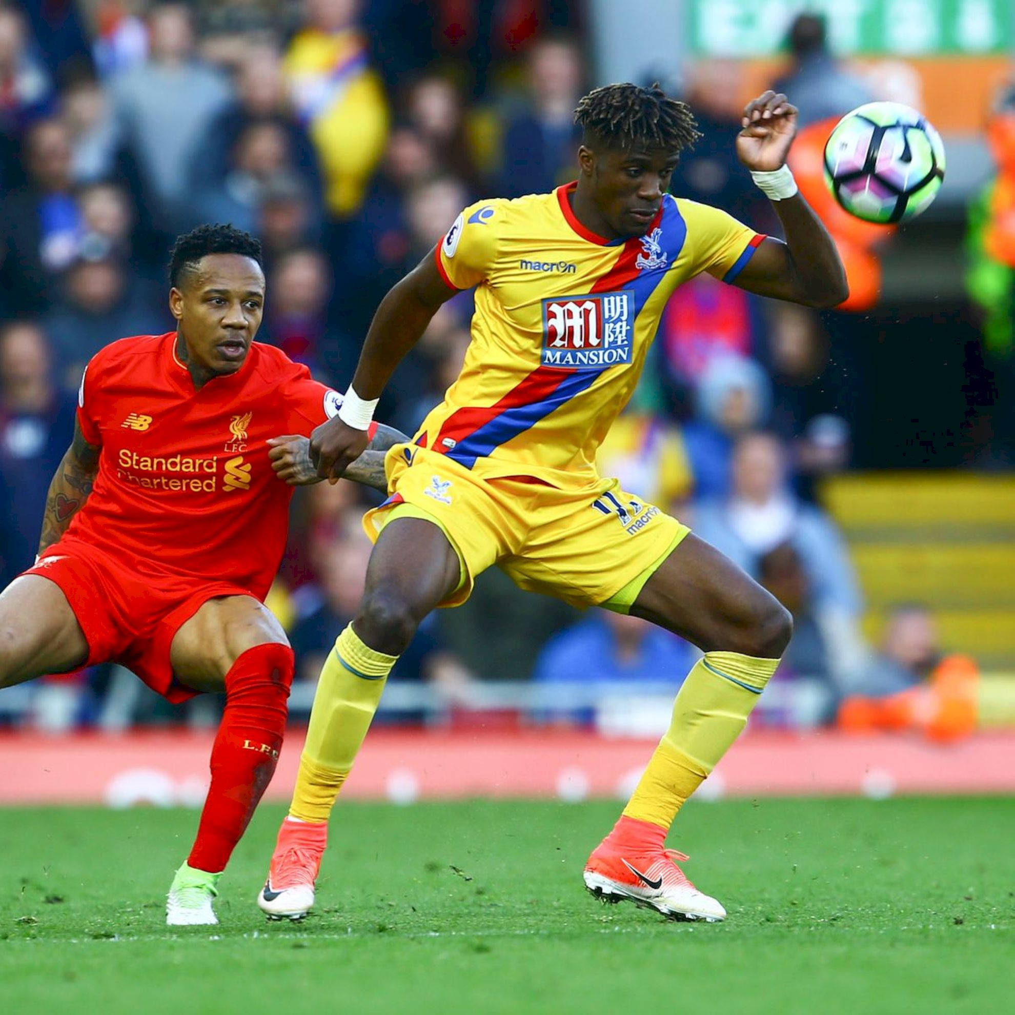 Nathaniel Clyne, soccer players, vibrant green pitch, Full HD Desktop Wallpaper