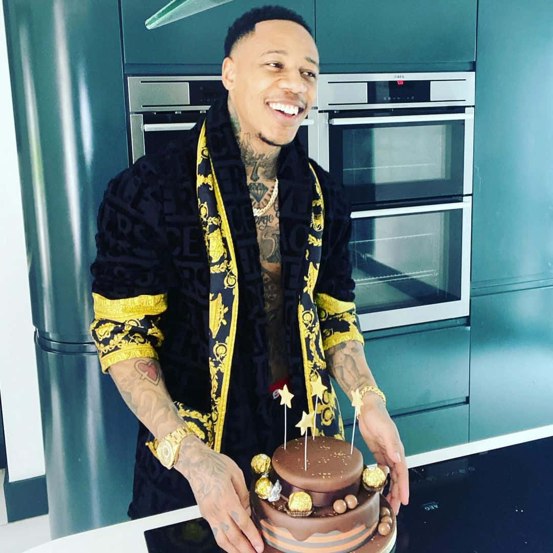 Nathaniel Clyne, black and gold robe, chocolate cake, SD Desktop Wallpaper