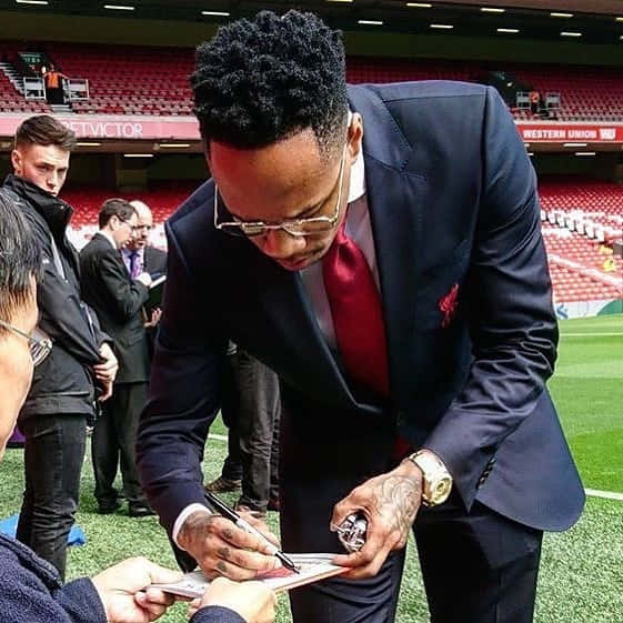 Nathaniel Clyne, navy suit, red tie, SD Desktop Wallpaper