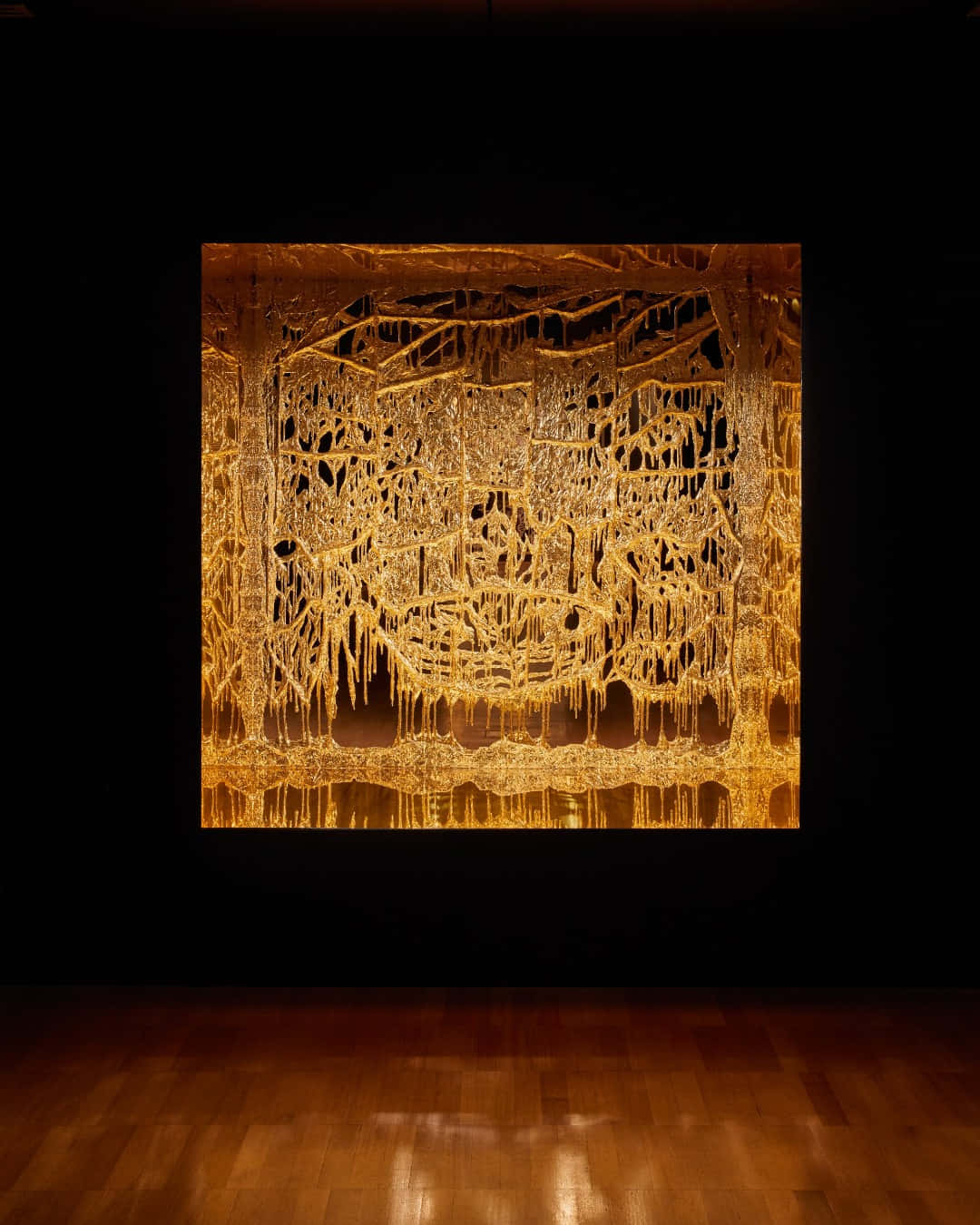 golden abstract sculpture, intricate dripping patterns, dark gallery space, HD Phone Wallpaper