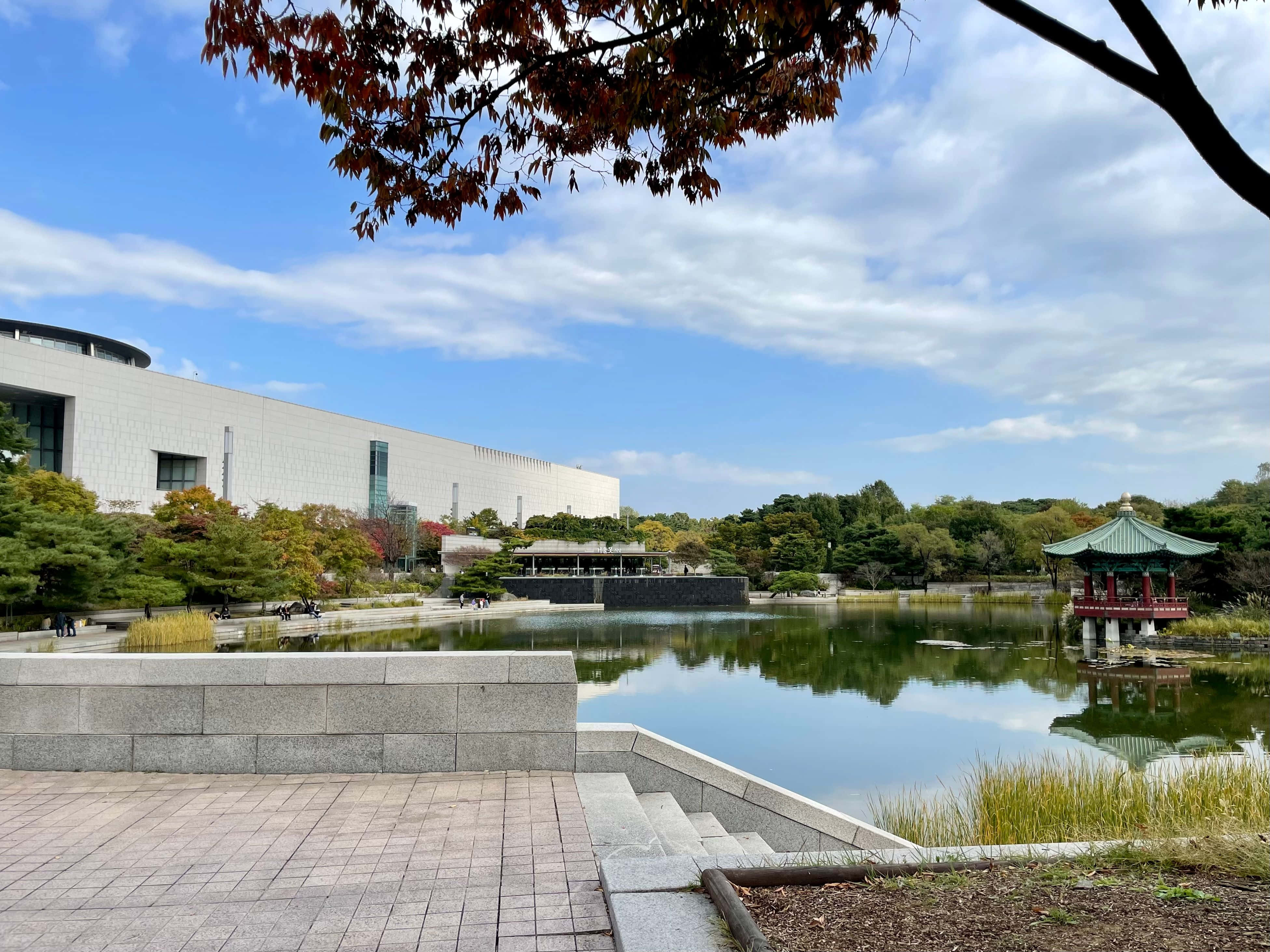 National Museum Of Korea, pond, traditional Korean pavilion, 4K Desktop Wallpaper