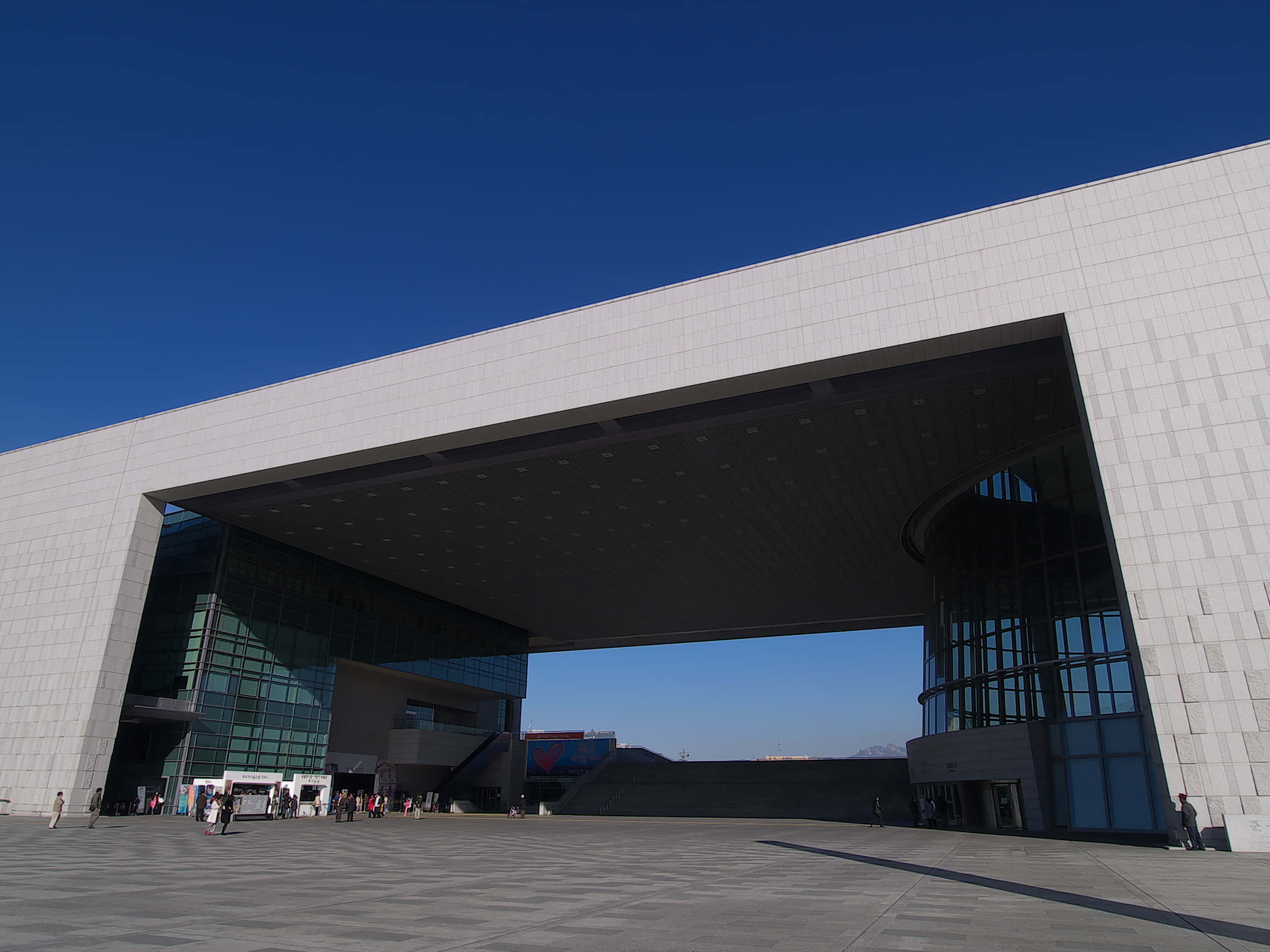 National Museum Of Korea, white facade, glass entrance, 2K Desktop Wallpaper