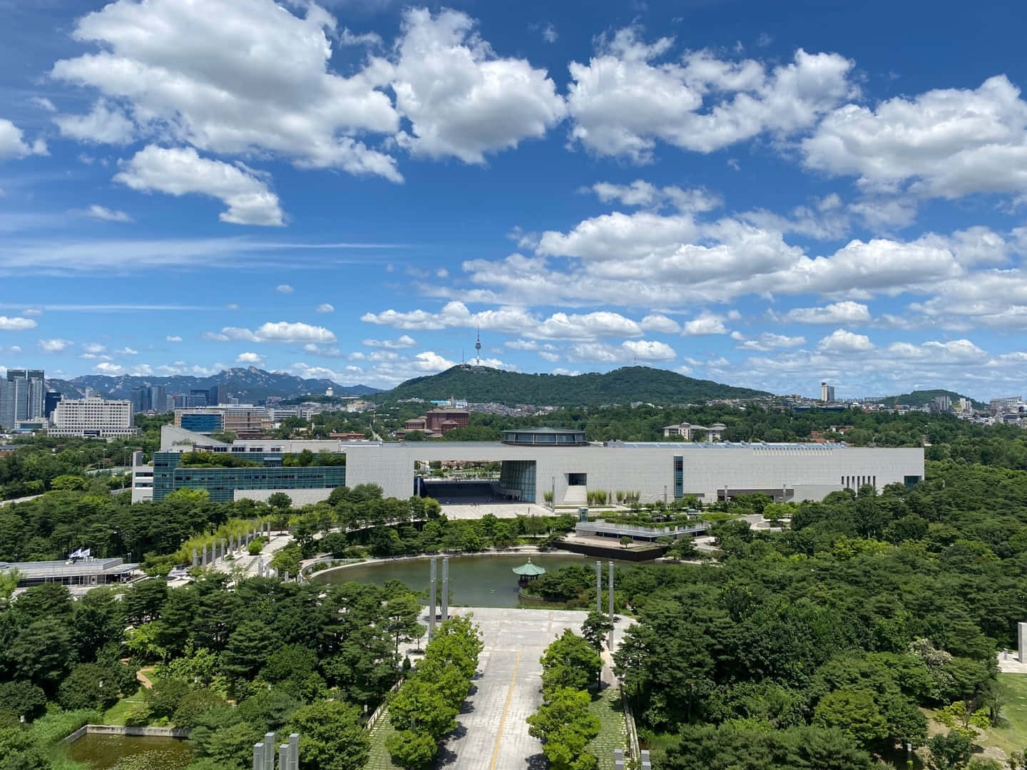 National Museum Of Korea, sunny day, lush green parkland, HD Desktop Wallpaper