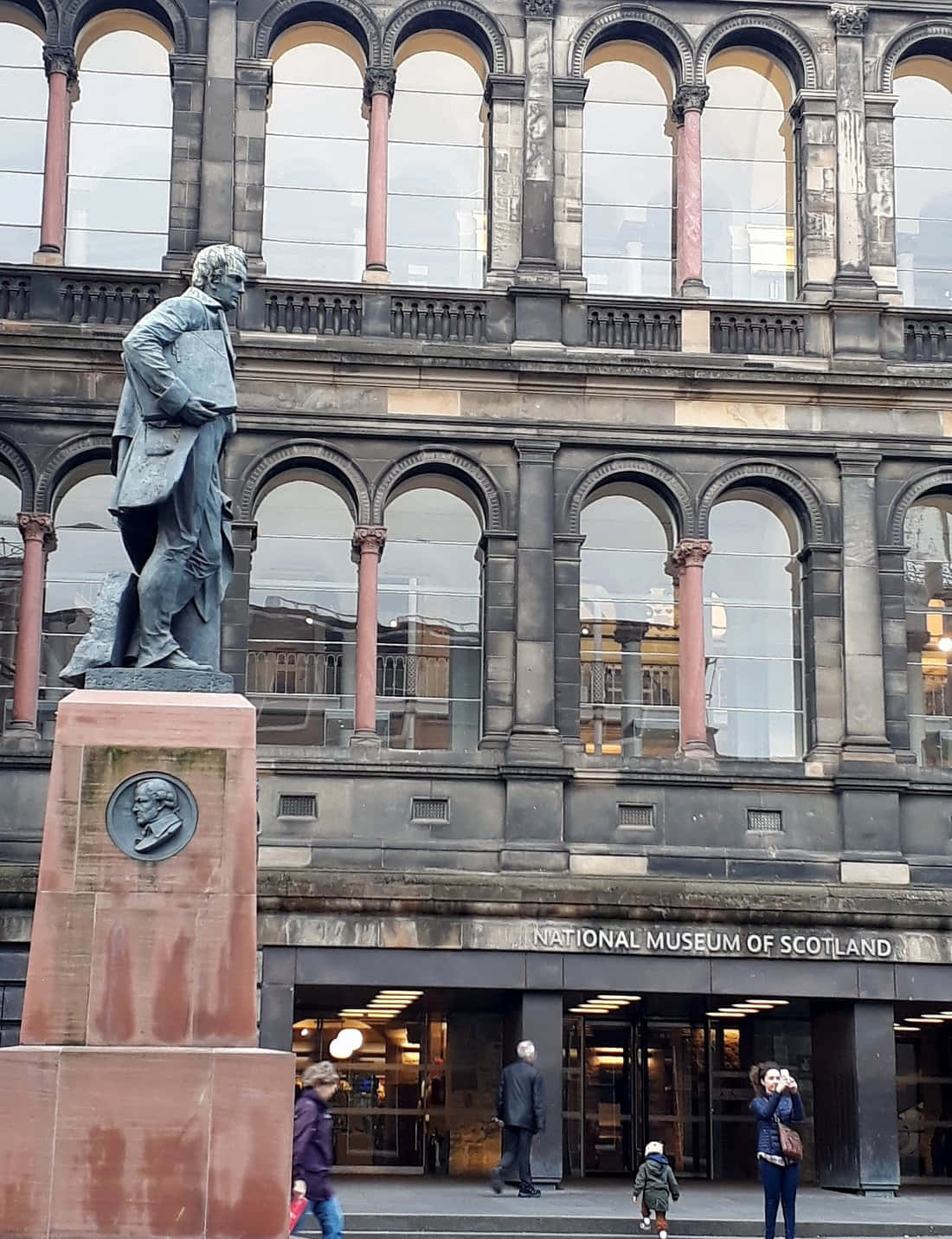 National Museum of Scotland, bronze statue, arched facade, HD Phone Wallpaper