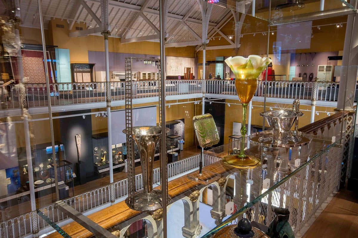 National Museum Of Scotland, glassware exhibit, silver, SD Desktop Wallpaper