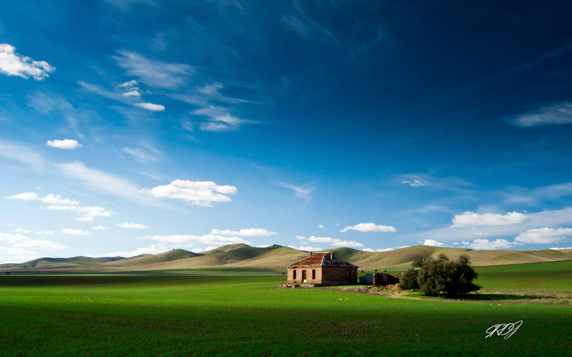 rustic house, red roof, vast green field, Full HD Desktop Wallpaper