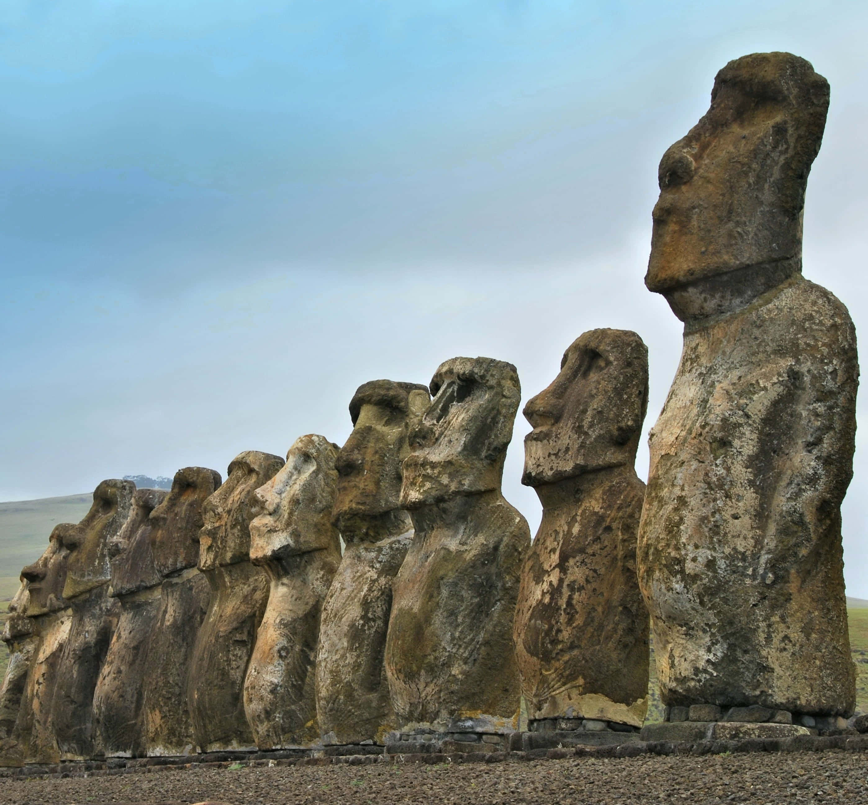 moai statues, stone platform, cloudy sky, 2K Desktop Wallpaper
