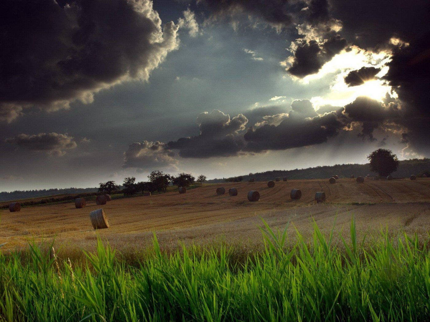 Breaking Thunderstorm, sunbeams, dark storm clouds, HD Desktop Wallpaper