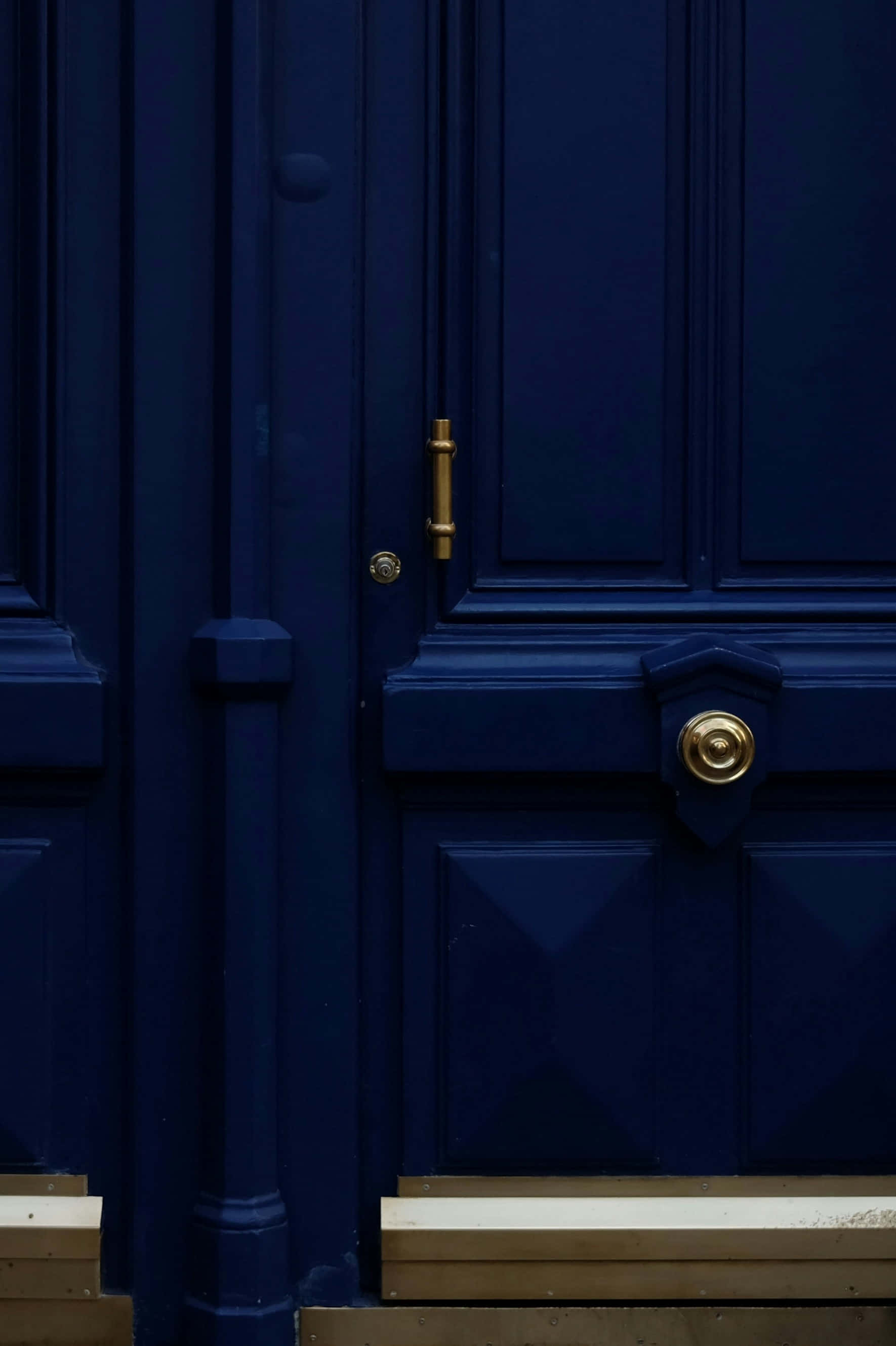 navy blue door, gold hardware, geometric paneling, 2K Phone Wallpaper
