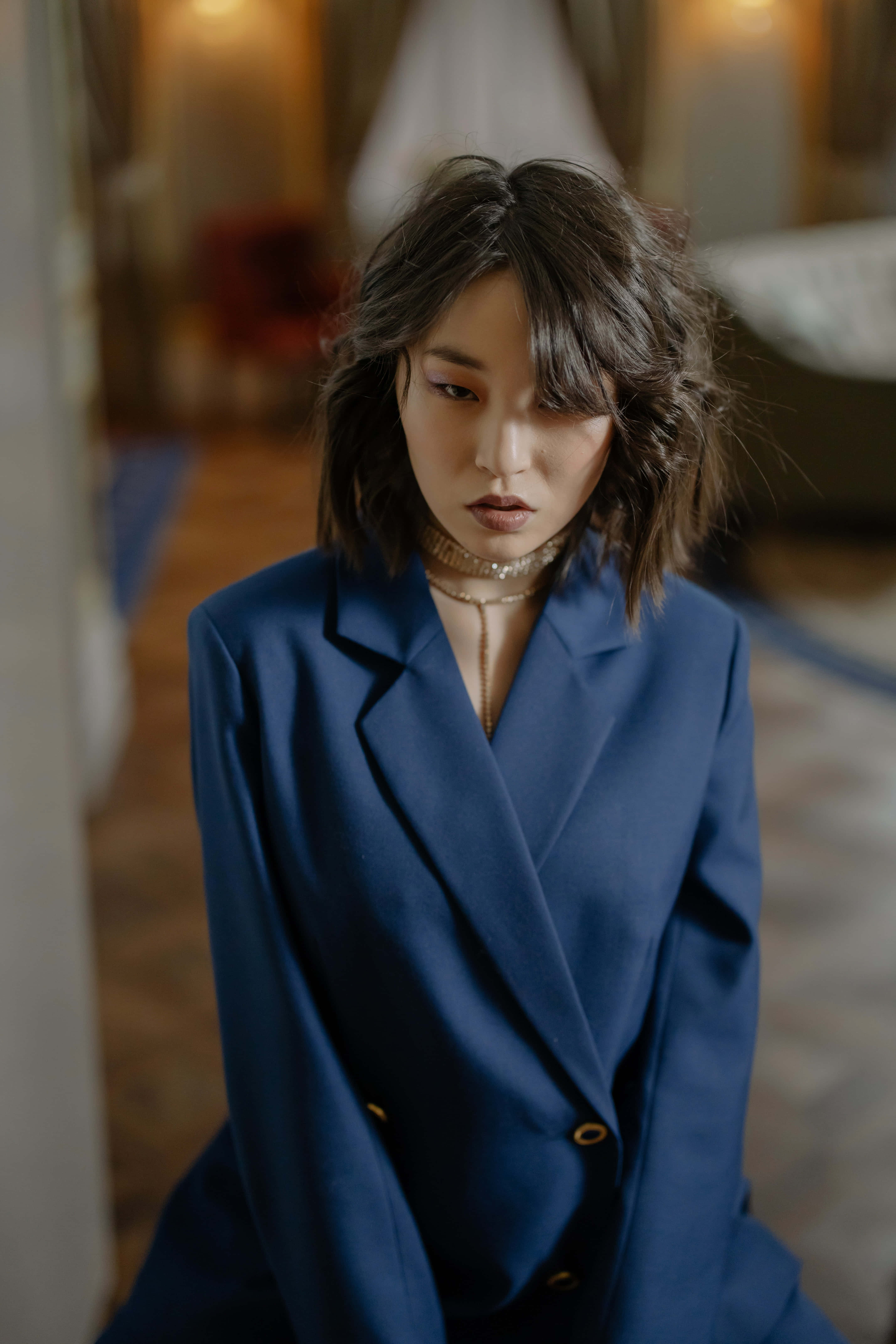 navy blue blazer, deep blue blazer, gold jewelry, 5K Phone Wallpaper
