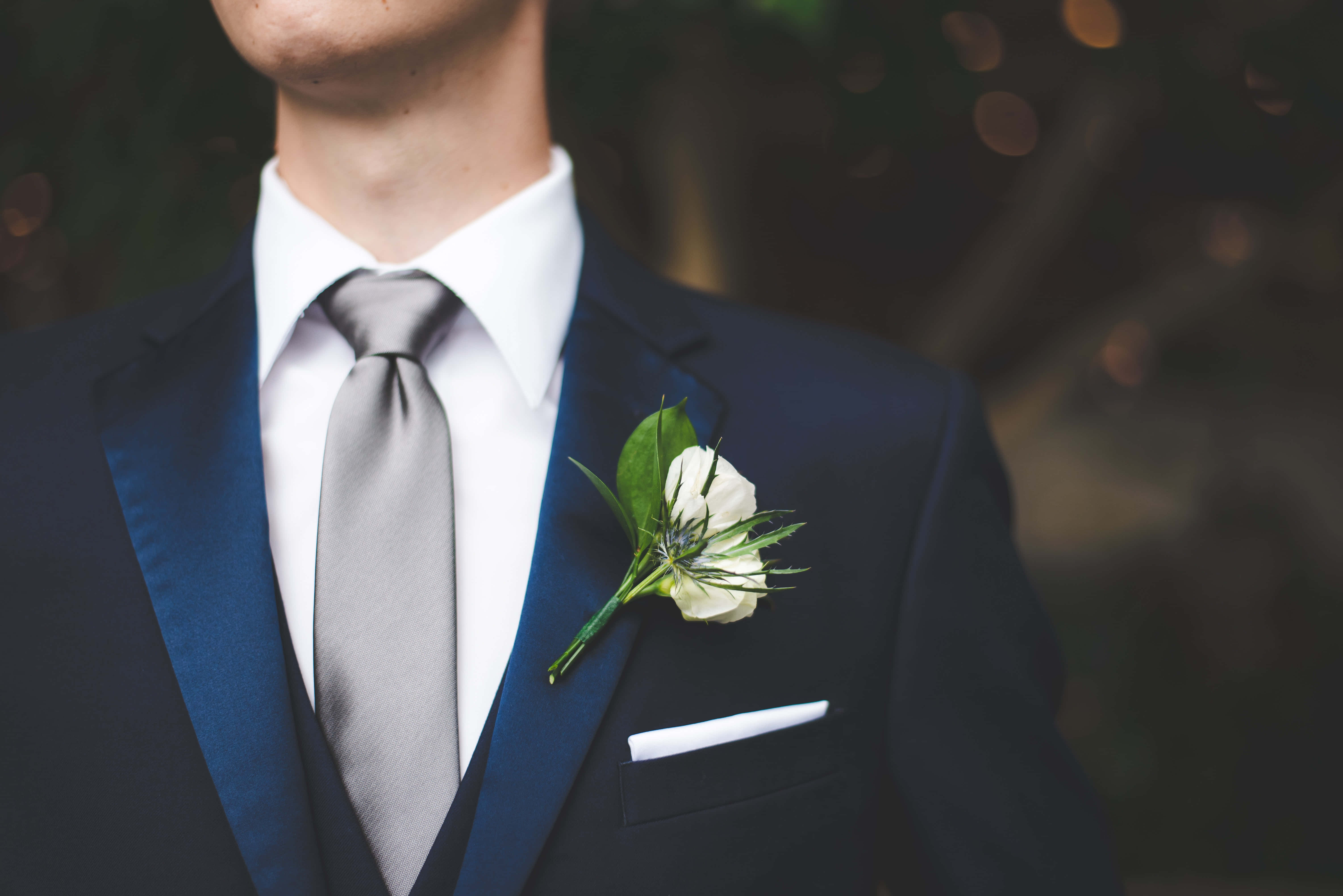 navy blue suit, silver tie, white boutonniere, 5K Desktop Wallpaper