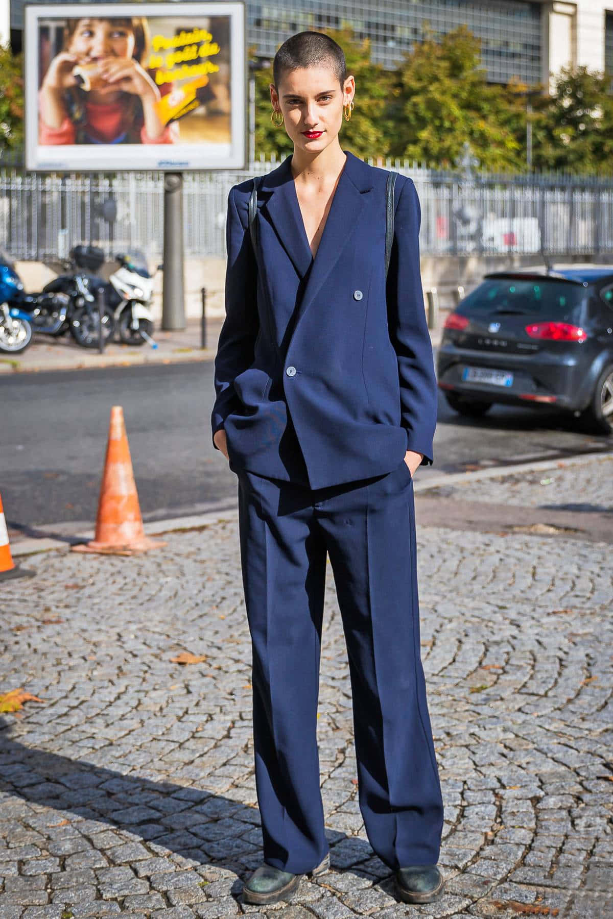navy blue suit, cobblestone street, parked cars, HD Phone Wallpaper